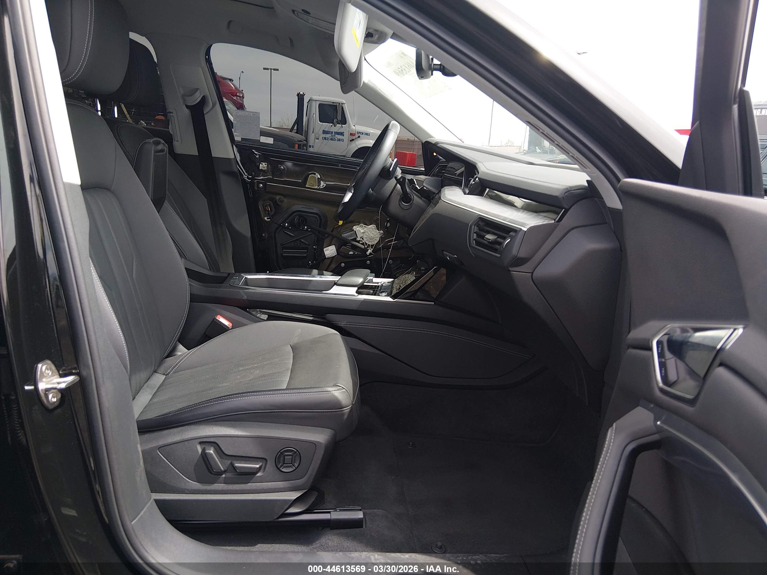 AUDI Q8 image 5