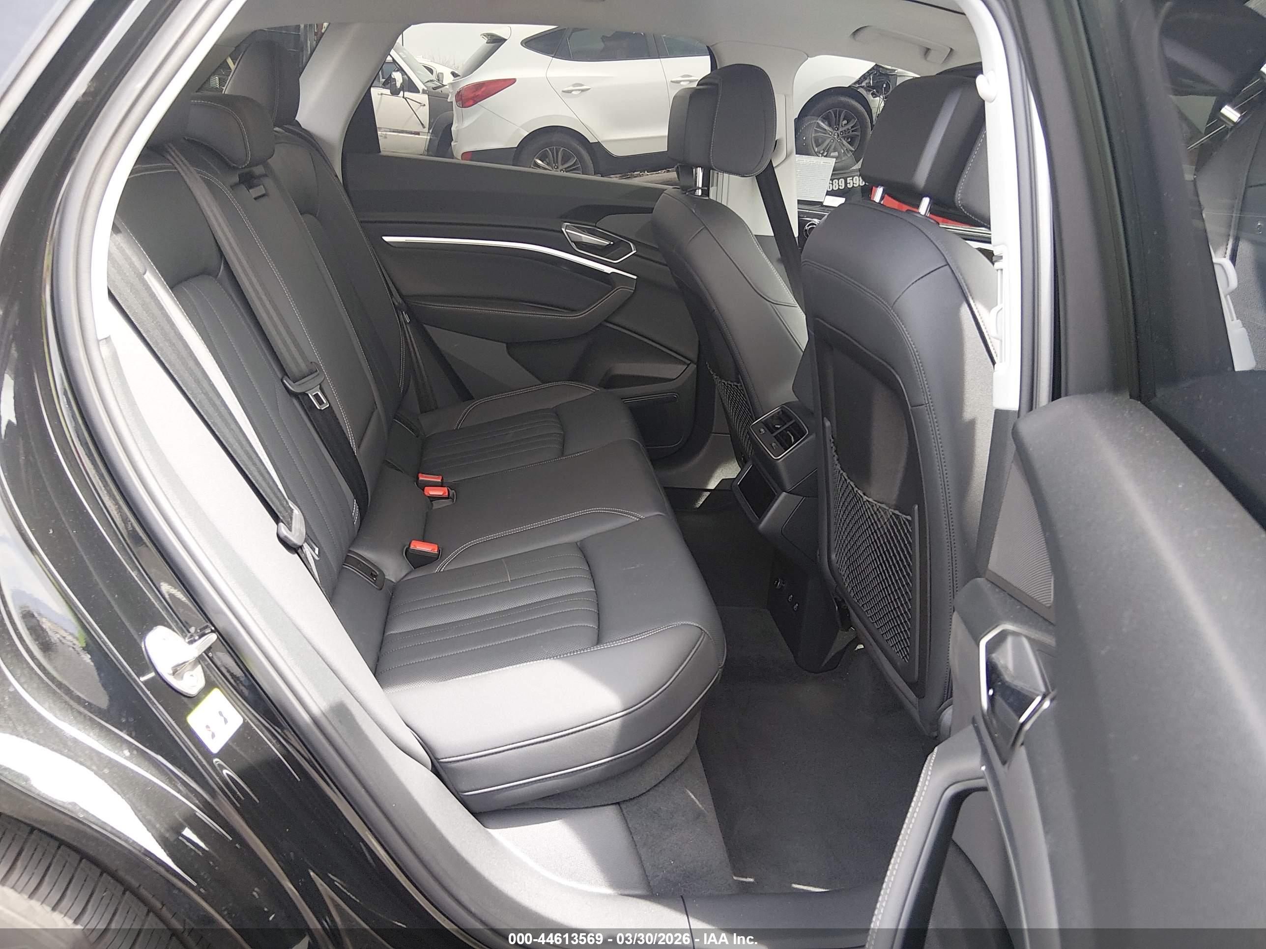AUDI Q8 image 8
