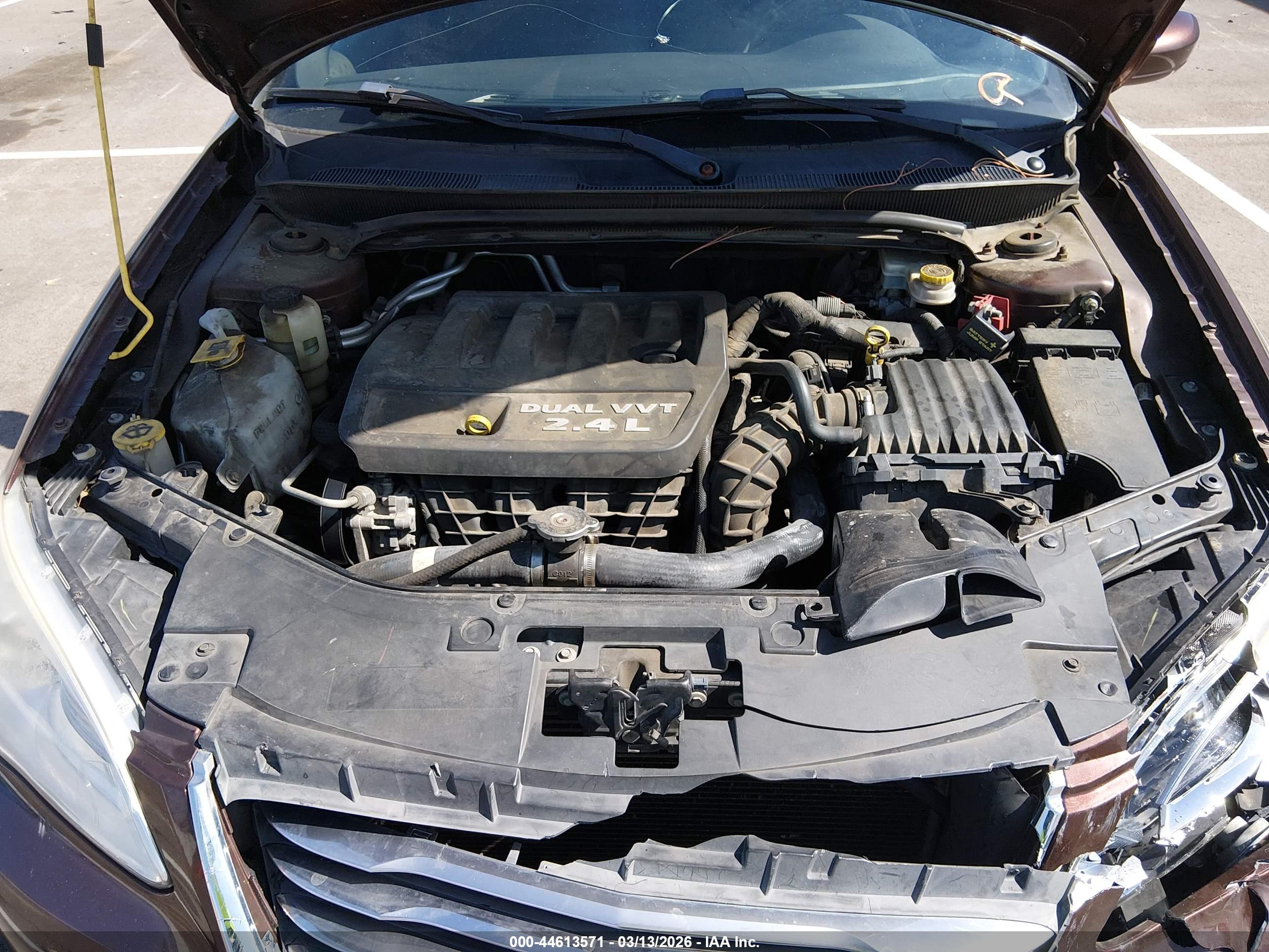 CHRYSLER 200 image 10