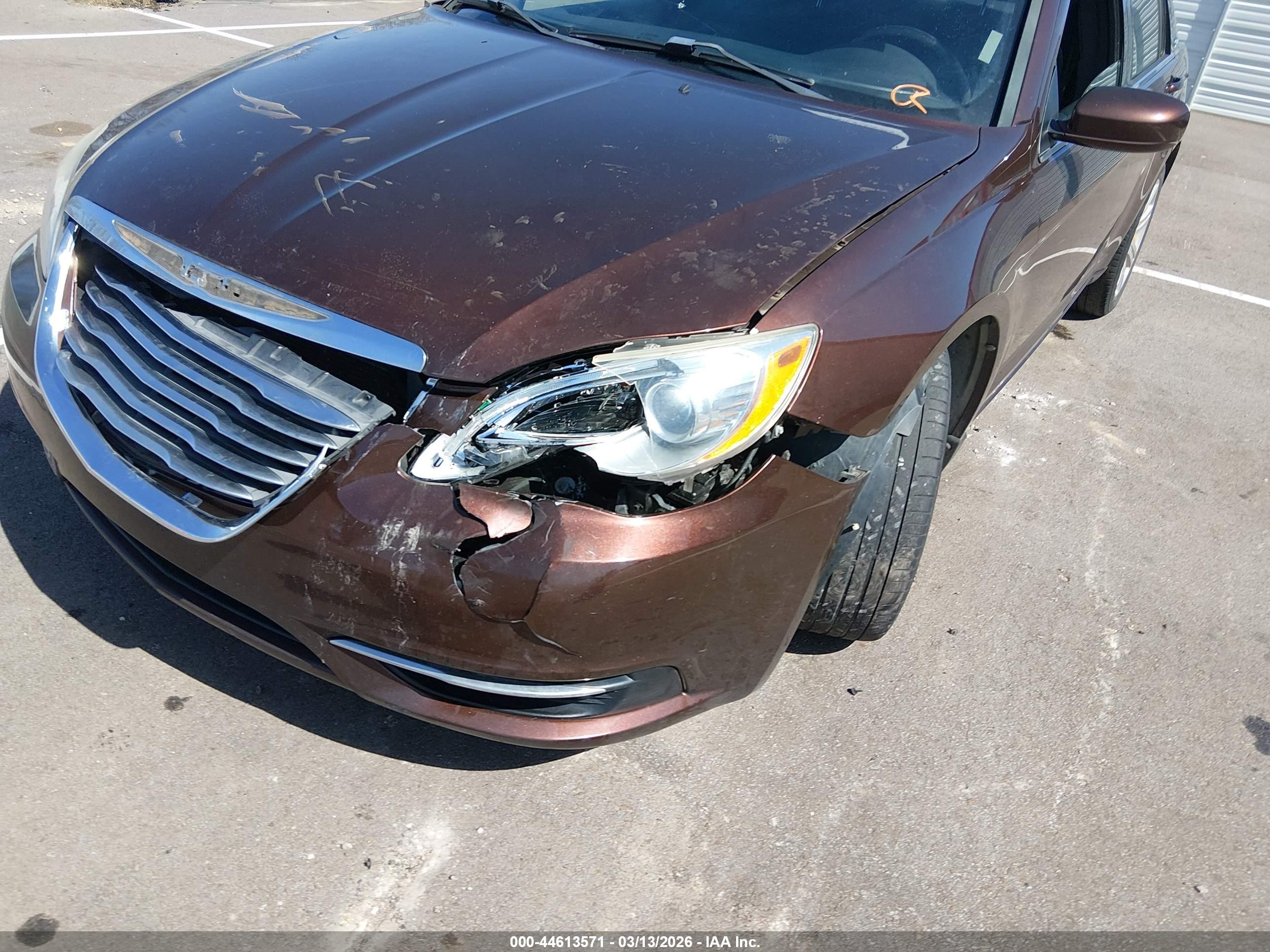 CHRYSLER 200 image 6