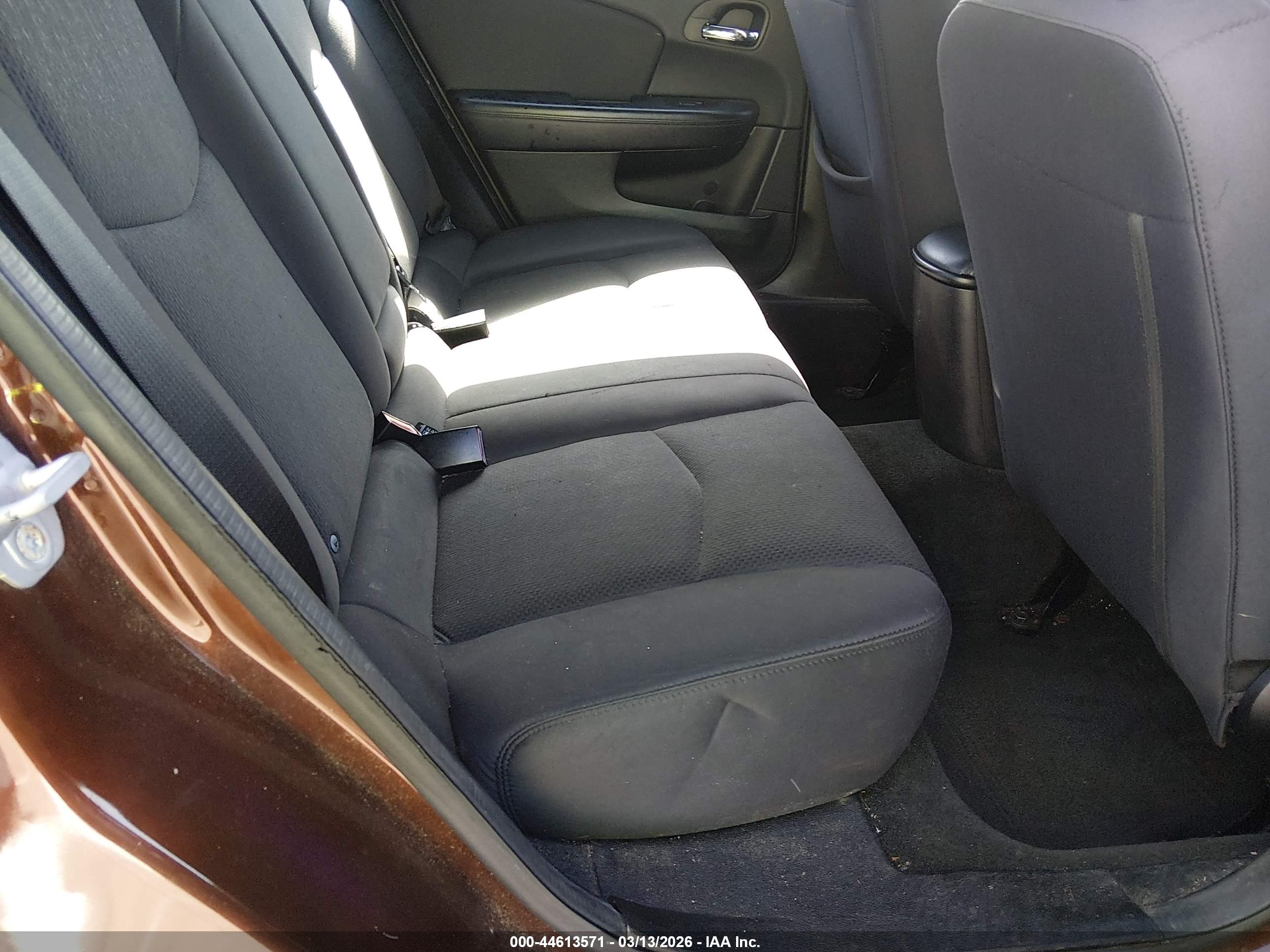 CHRYSLER 200 image 8