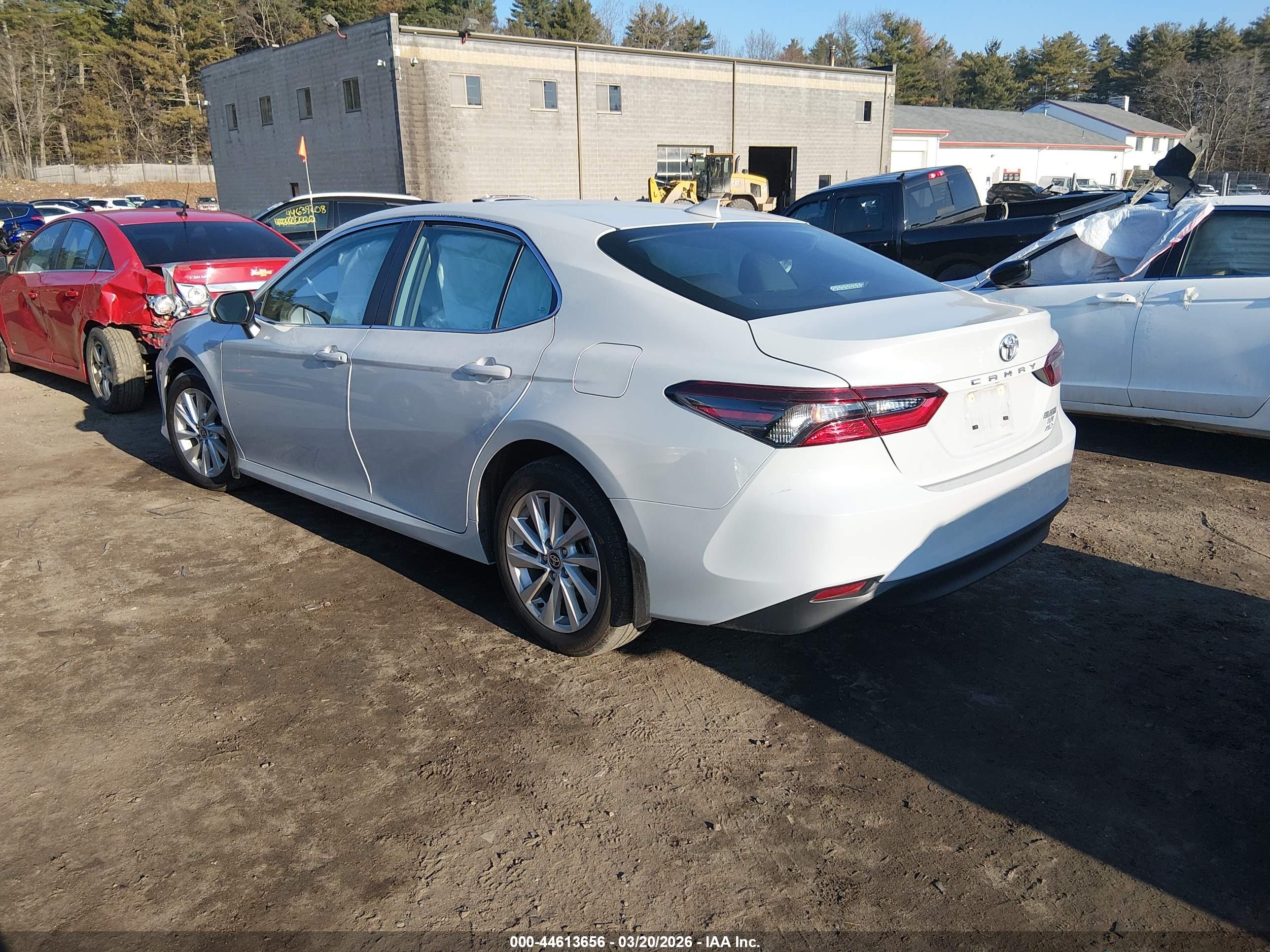 TOYOTA CAMRY image 3