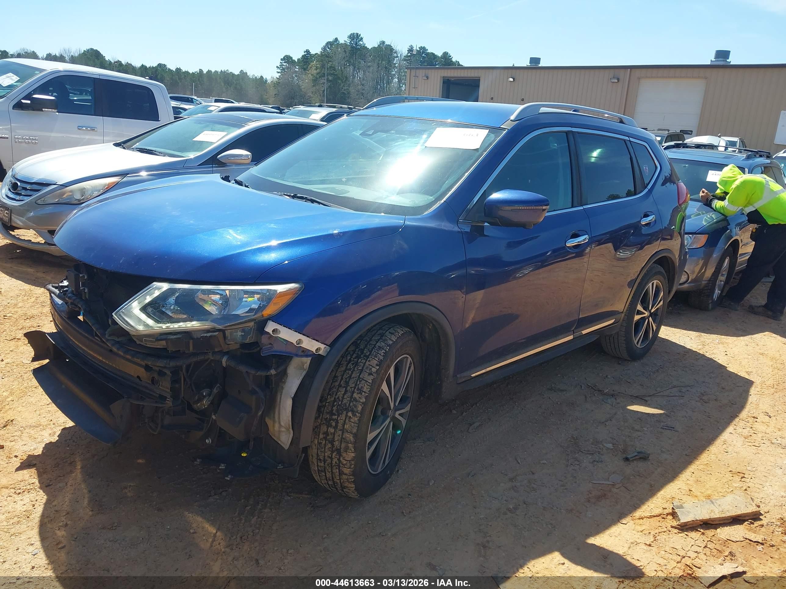 NISSAN ROGUE image 2