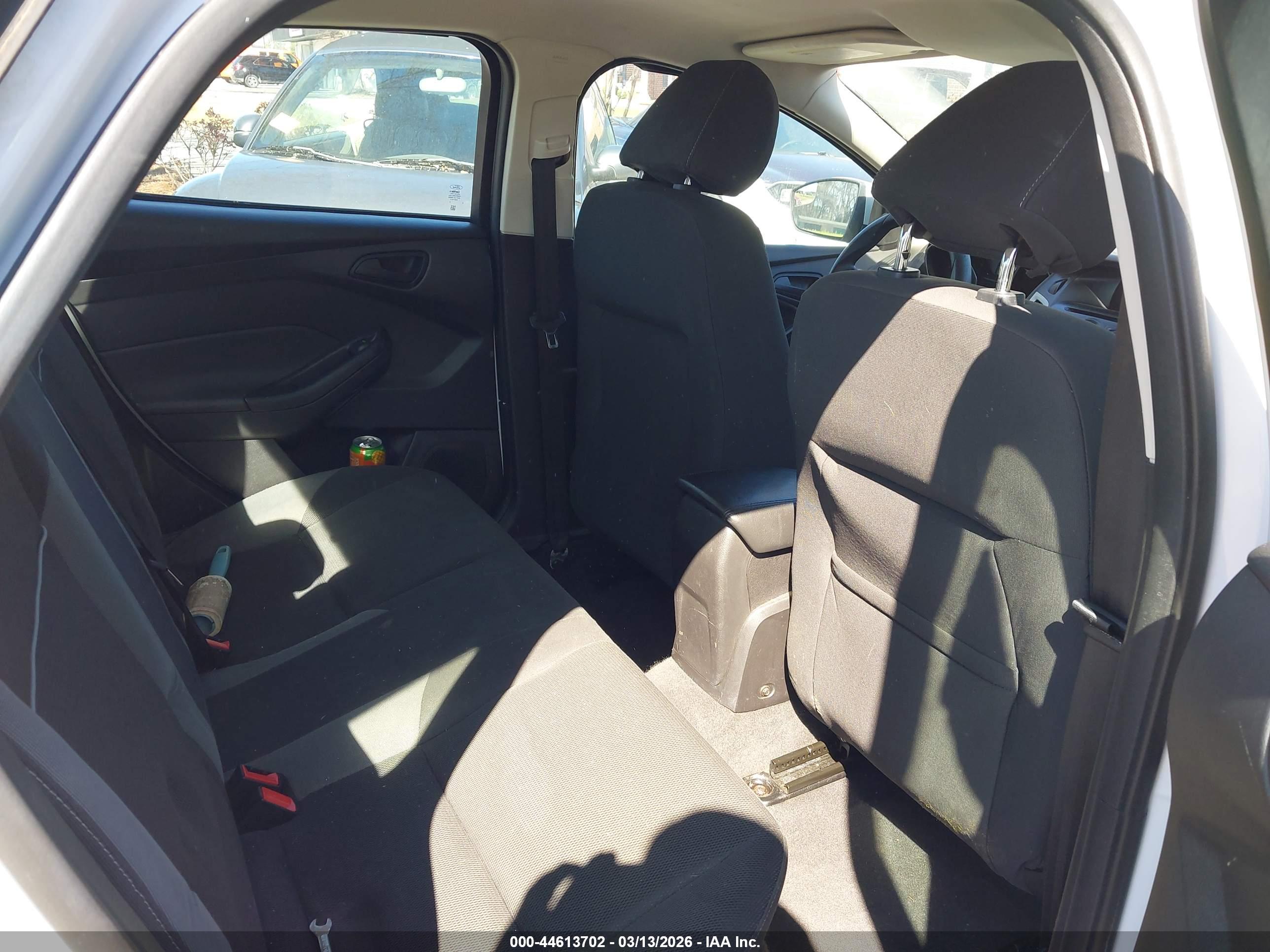 FORD FOCUS image 8