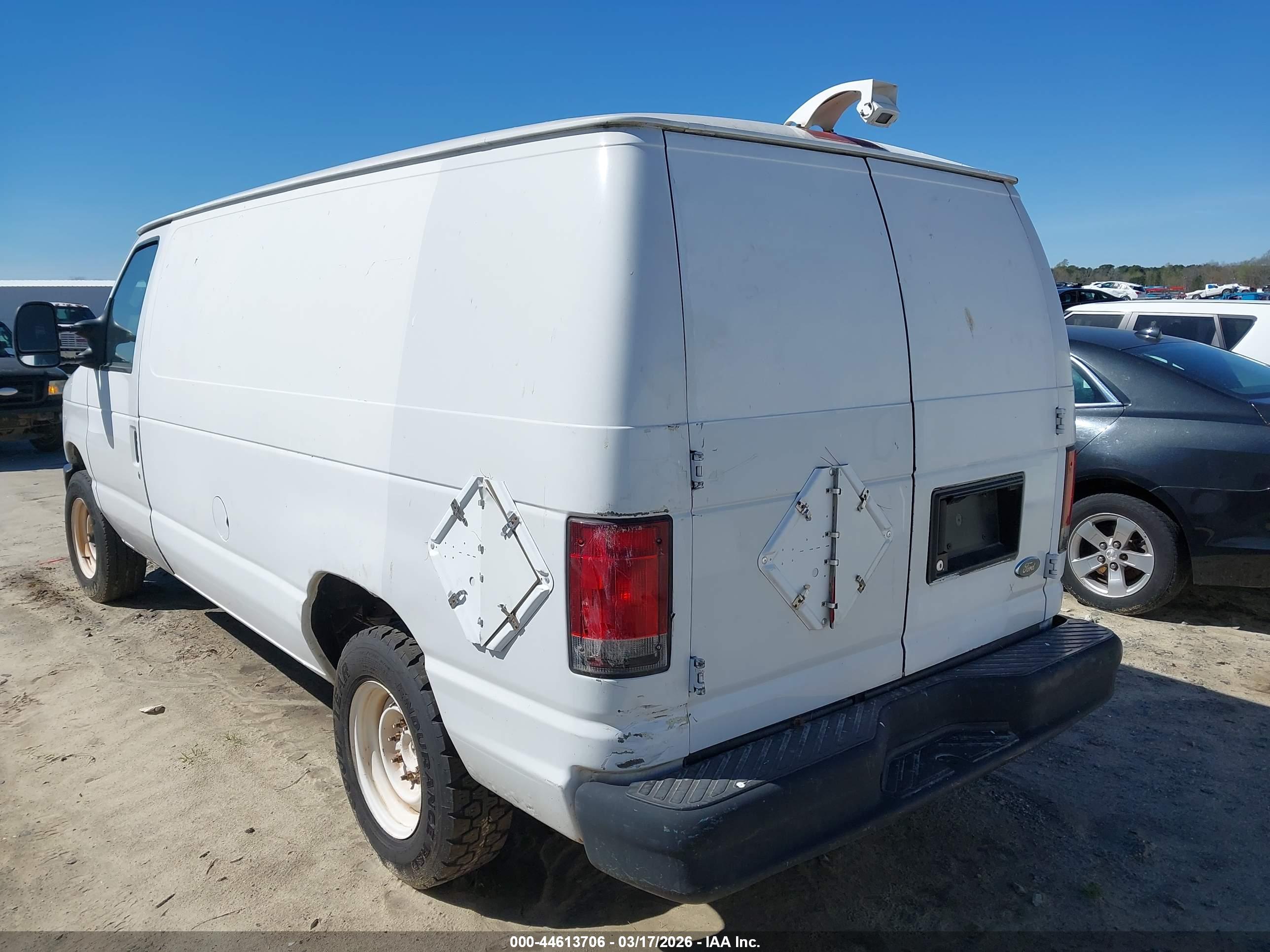 FORD E-150 image 3