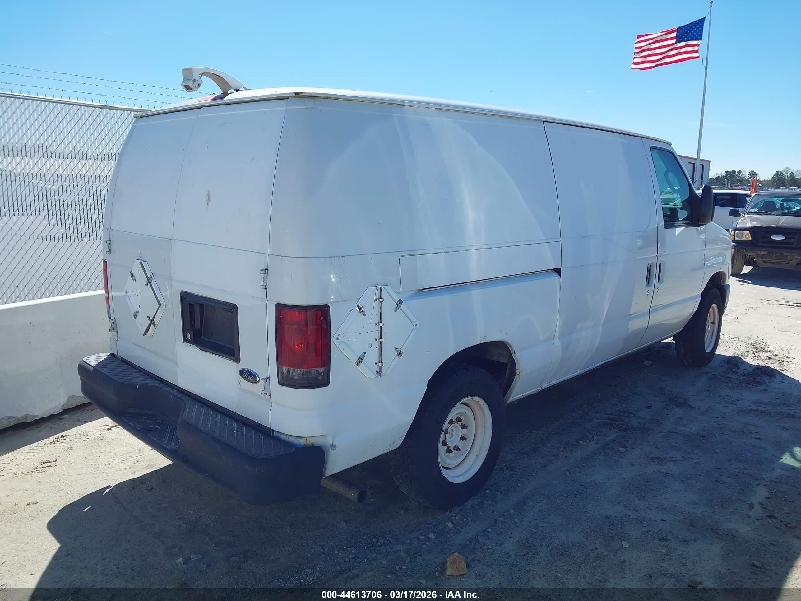 FORD E-150 image 4