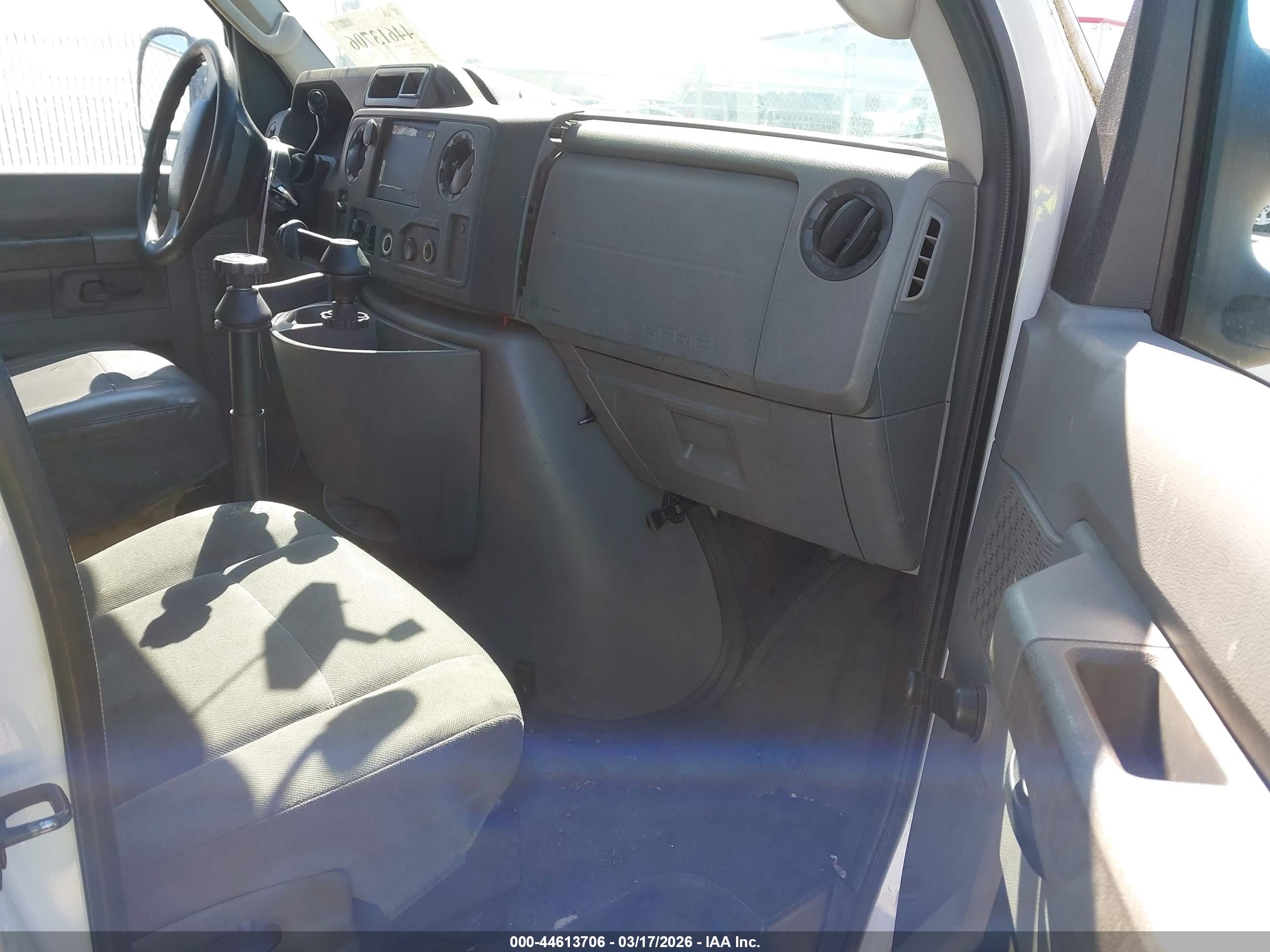 FORD E-150 image 5