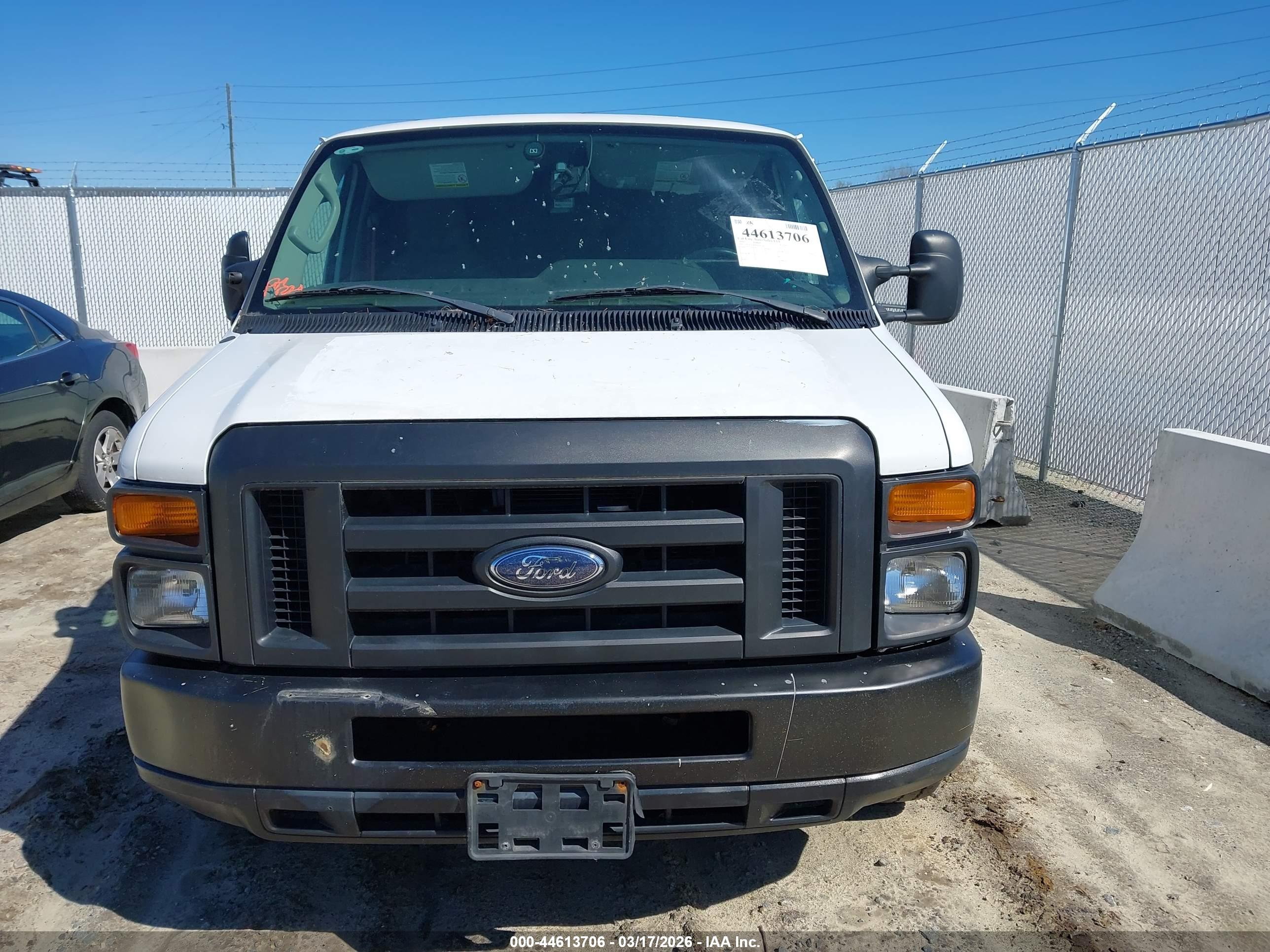 FORD E-150 image 6