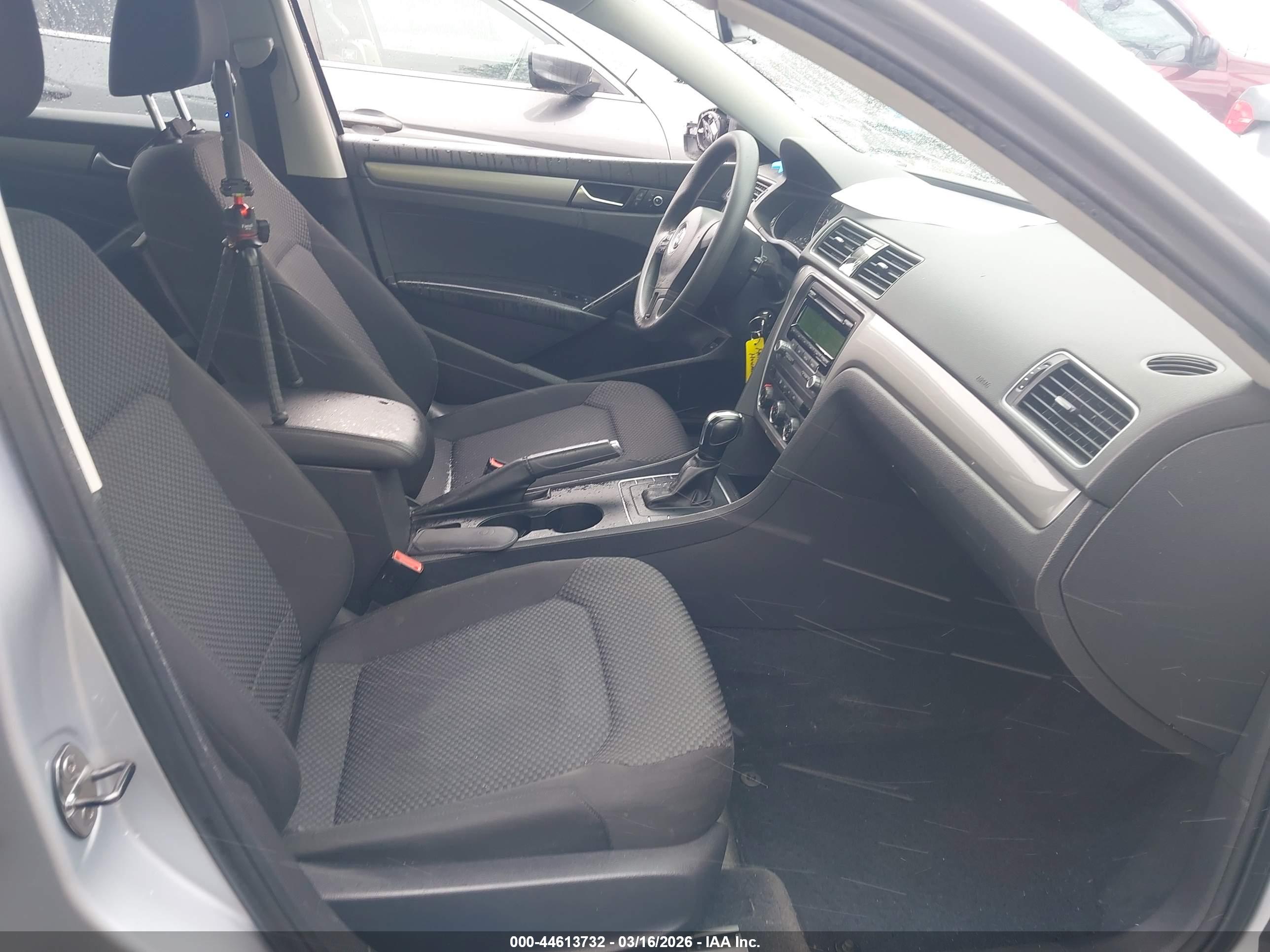 VOLKSWAGEN PASSAT image 5