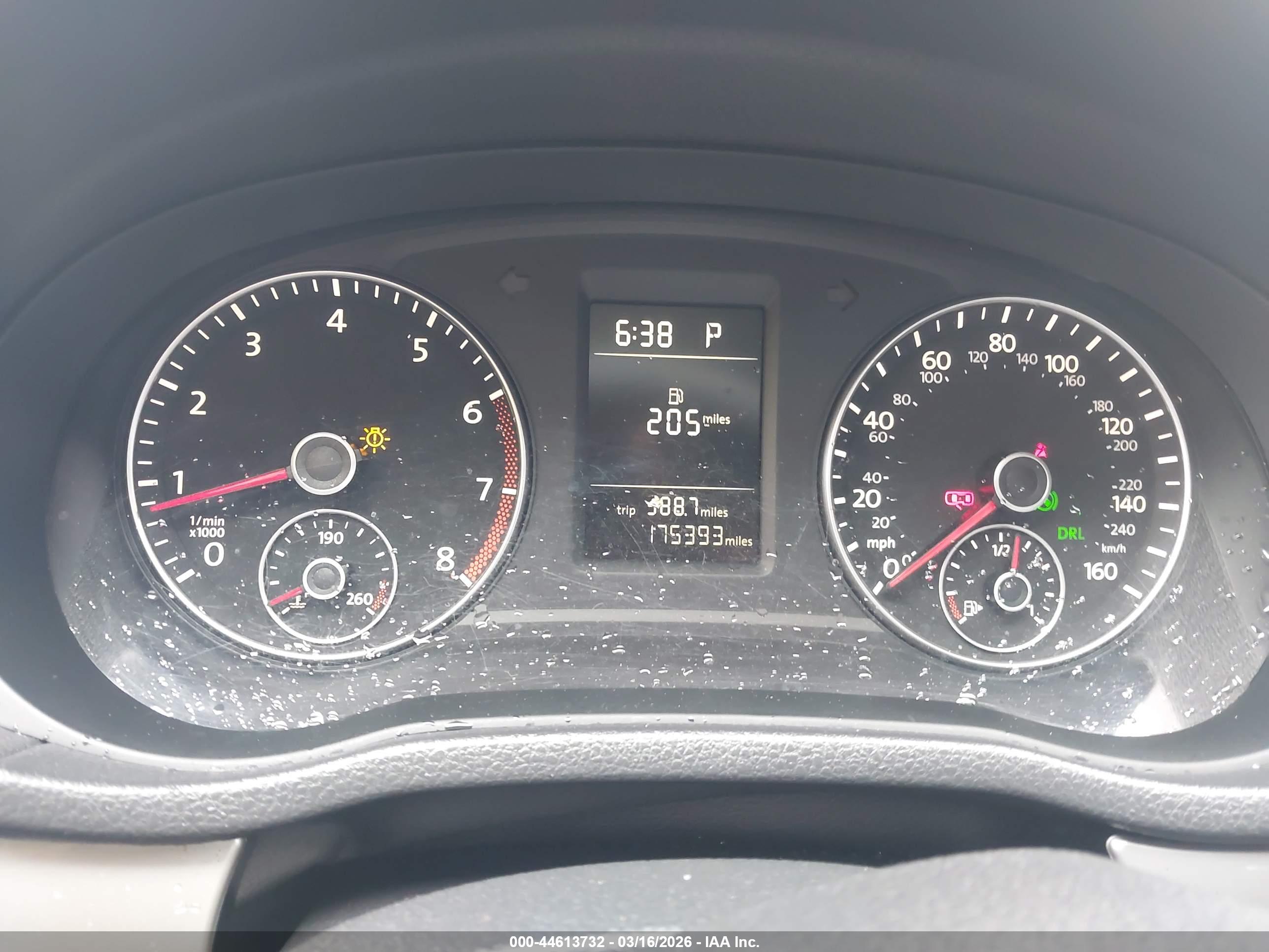 VOLKSWAGEN PASSAT image 7