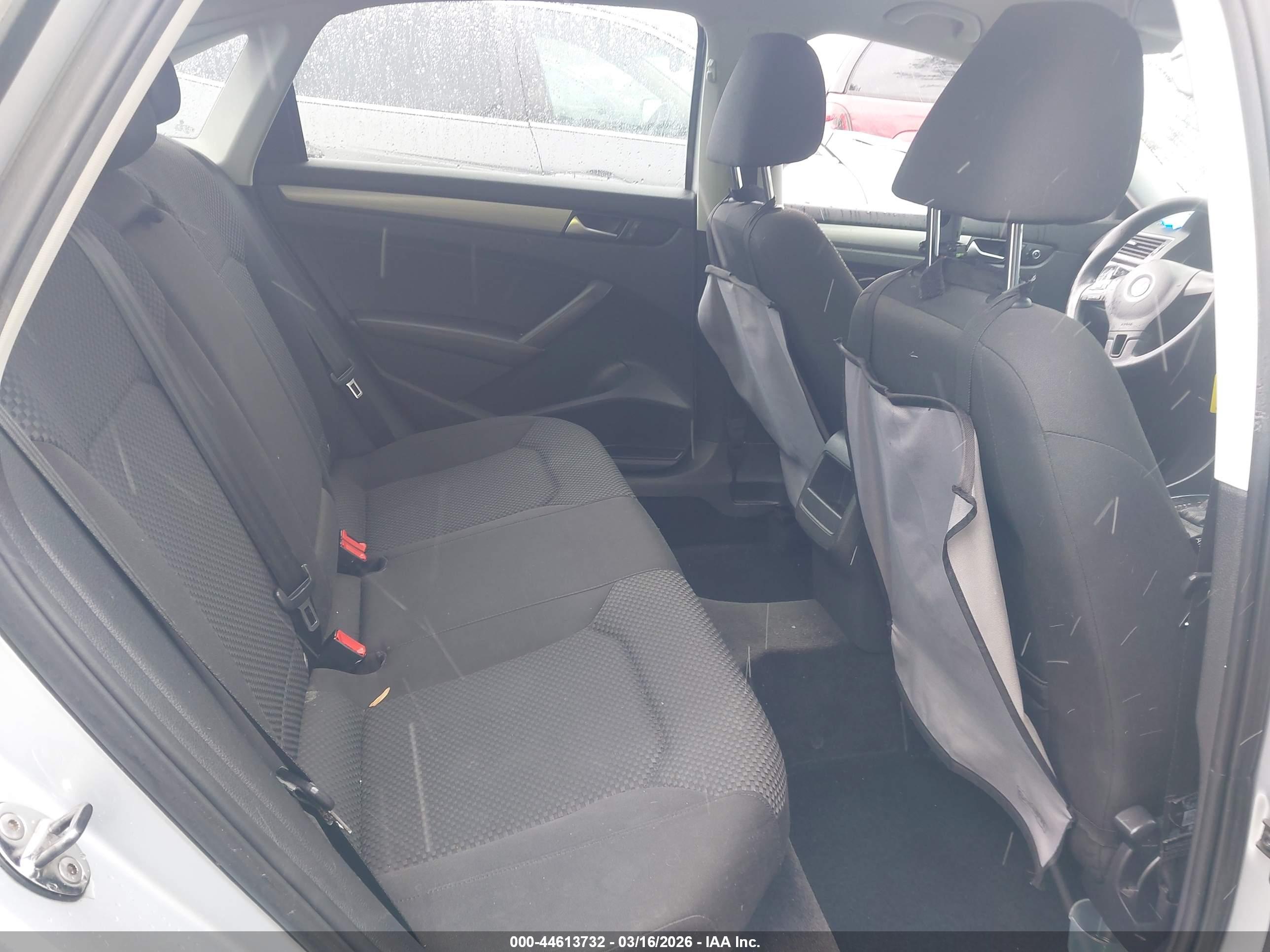 VOLKSWAGEN PASSAT image 8