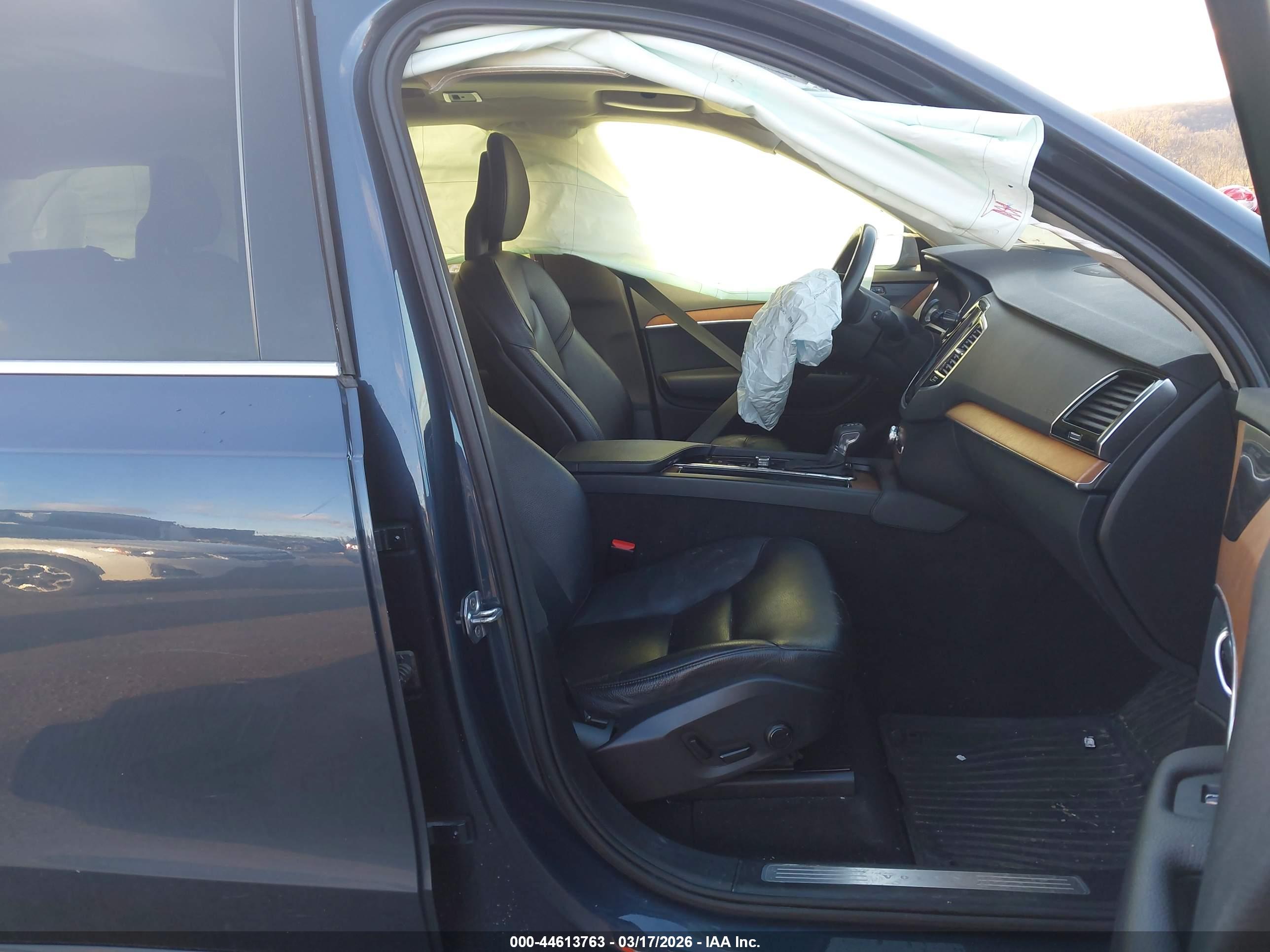 VOLVO XC90 image 5