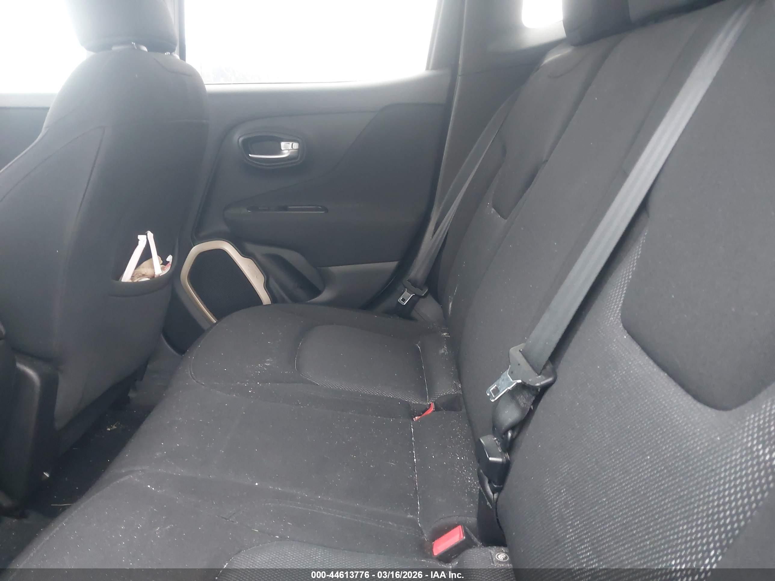 KIA SPORTAGE image 8