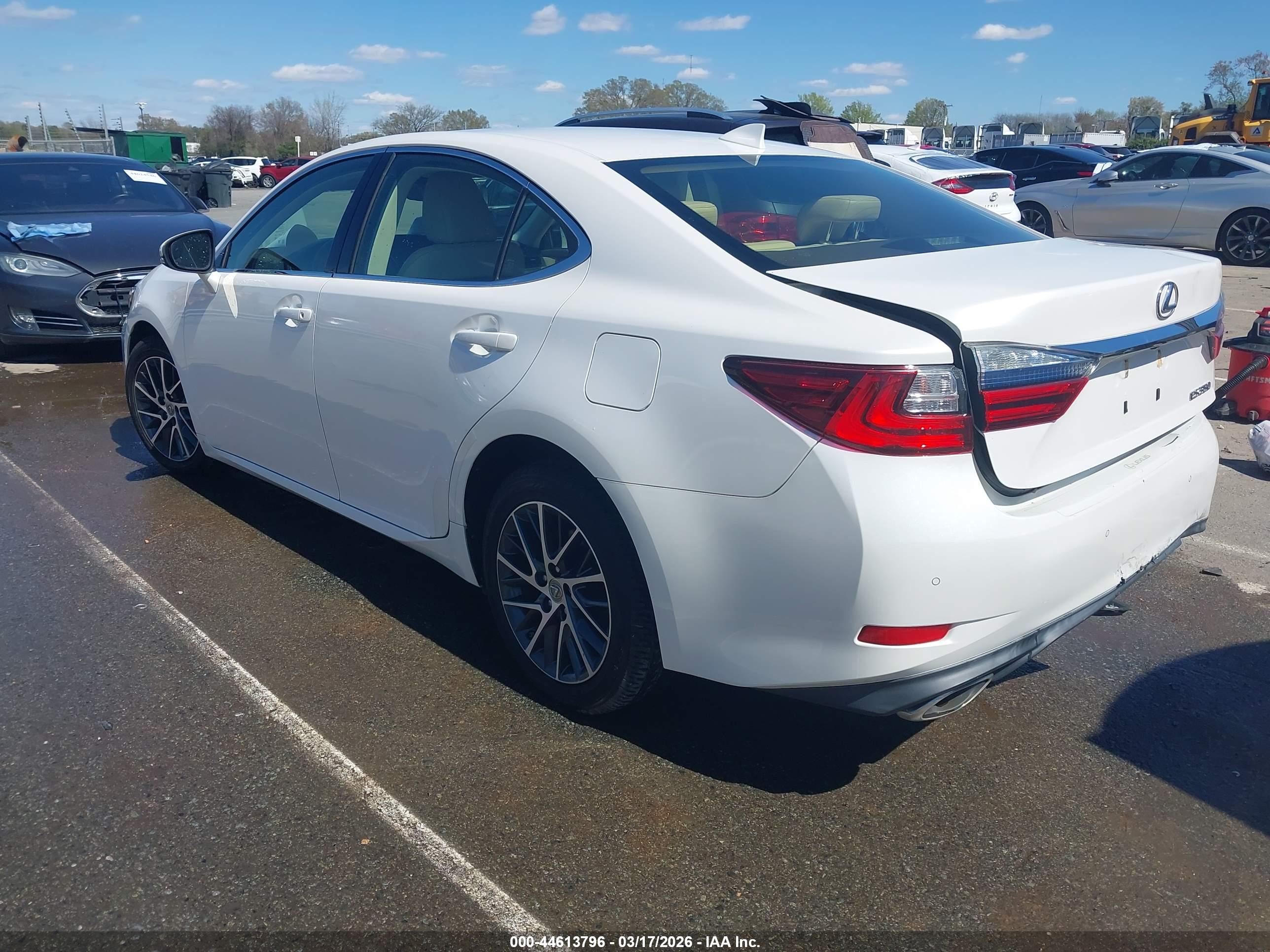 LEXUS ES image 3