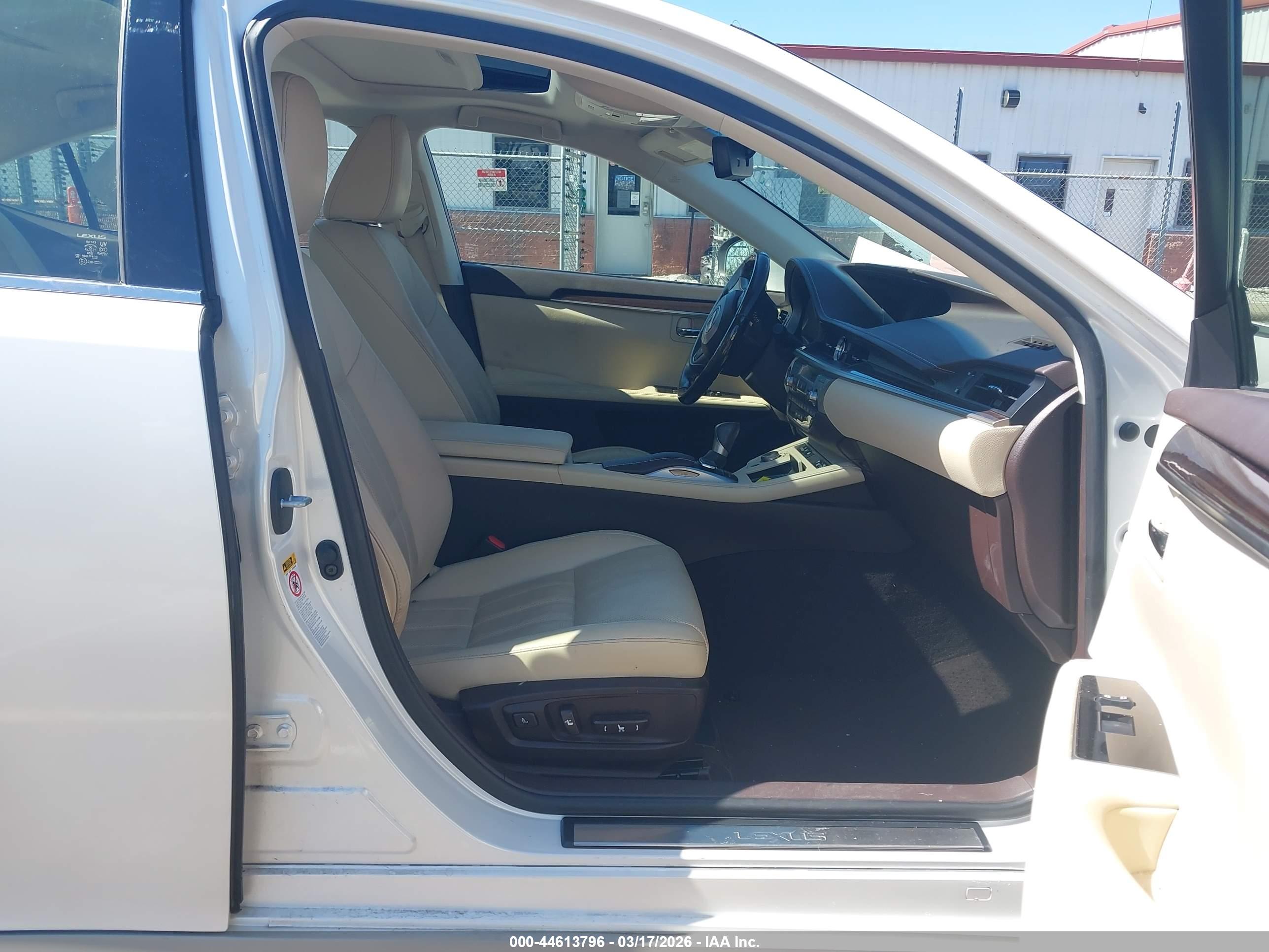 LEXUS ES image 5