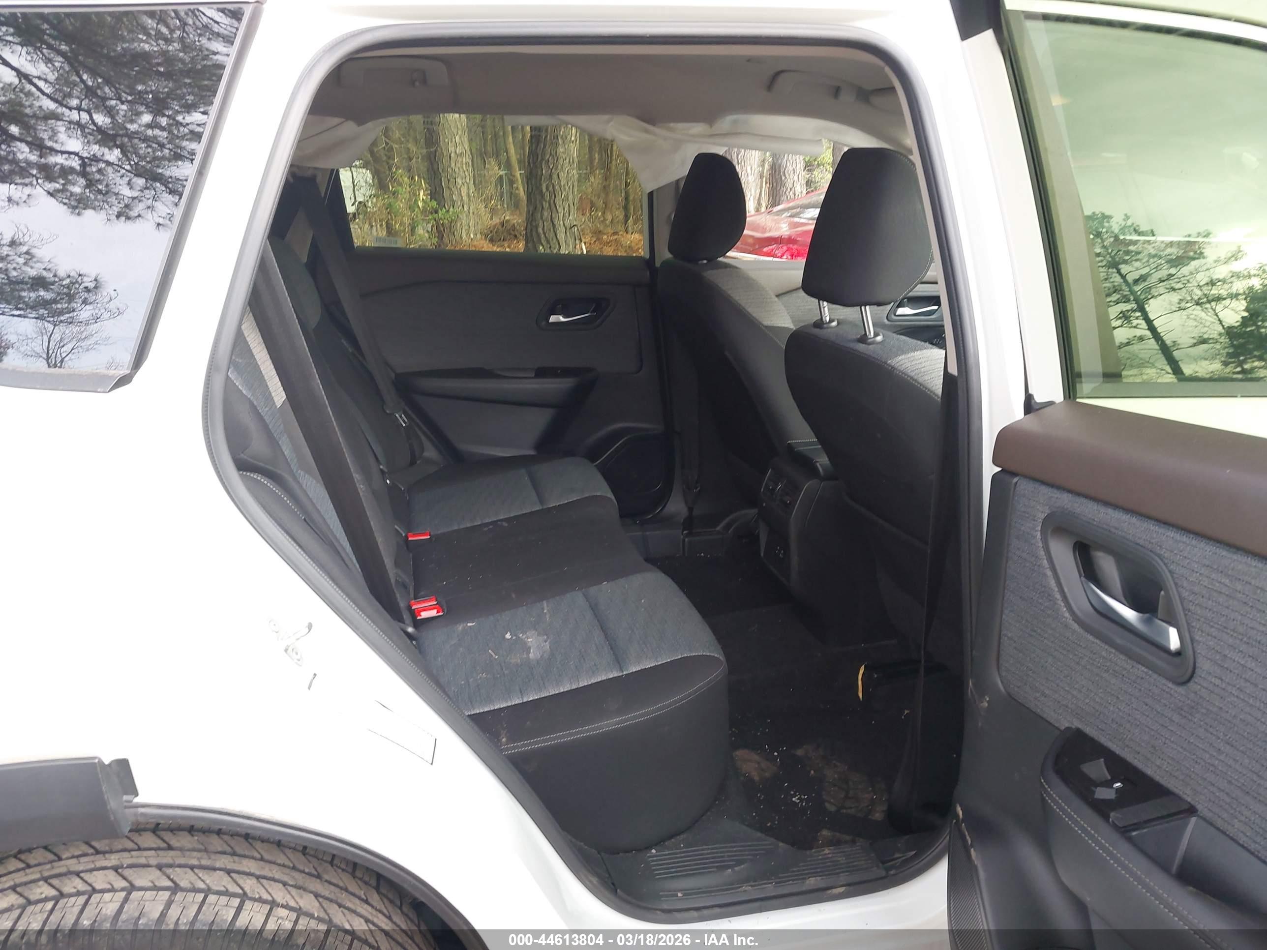NISSAN ROGUE image 8