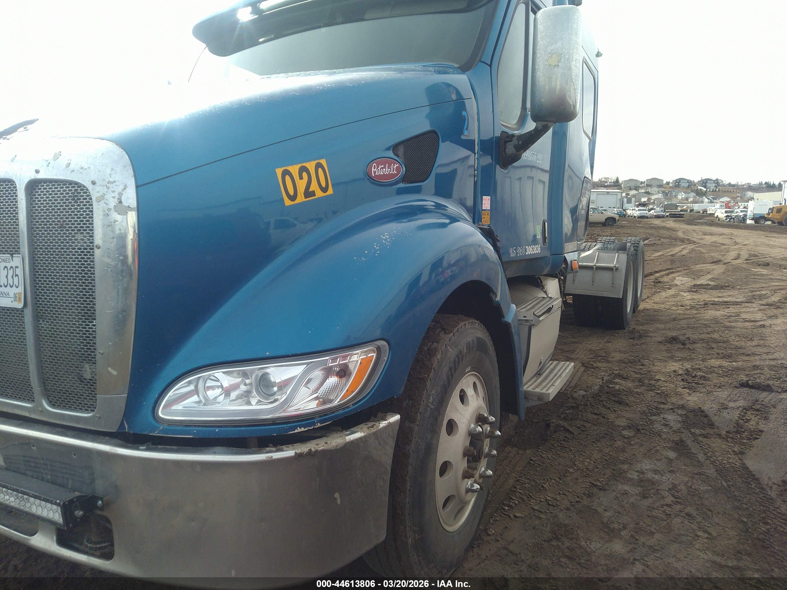 PETERBILT 387 image 2