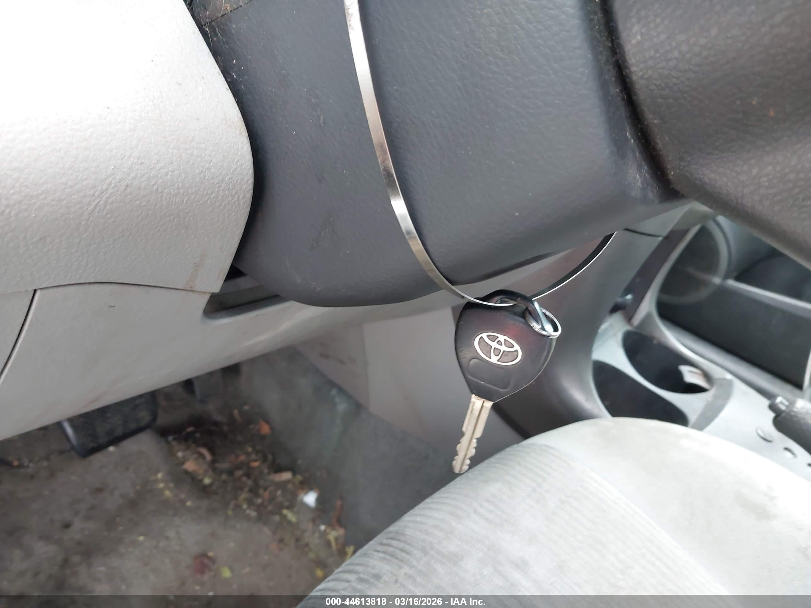 TOYOTA RAV4 image 11