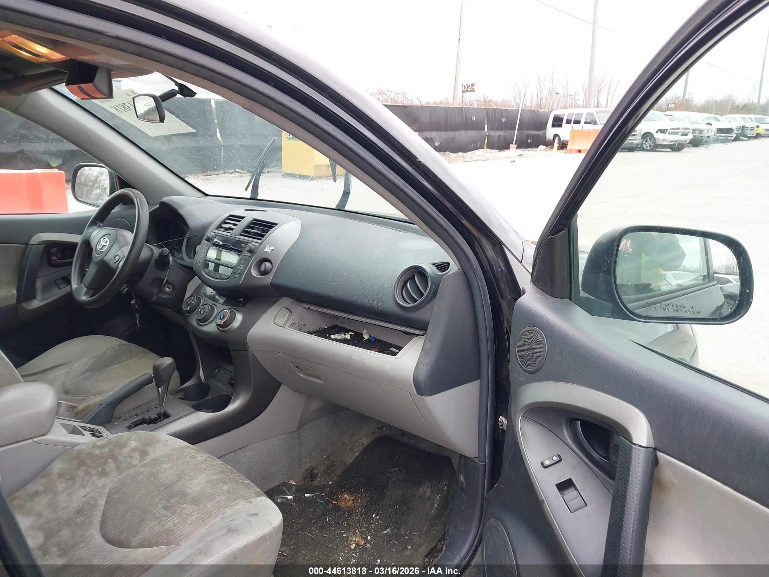 TOYOTA RAV4 image 5