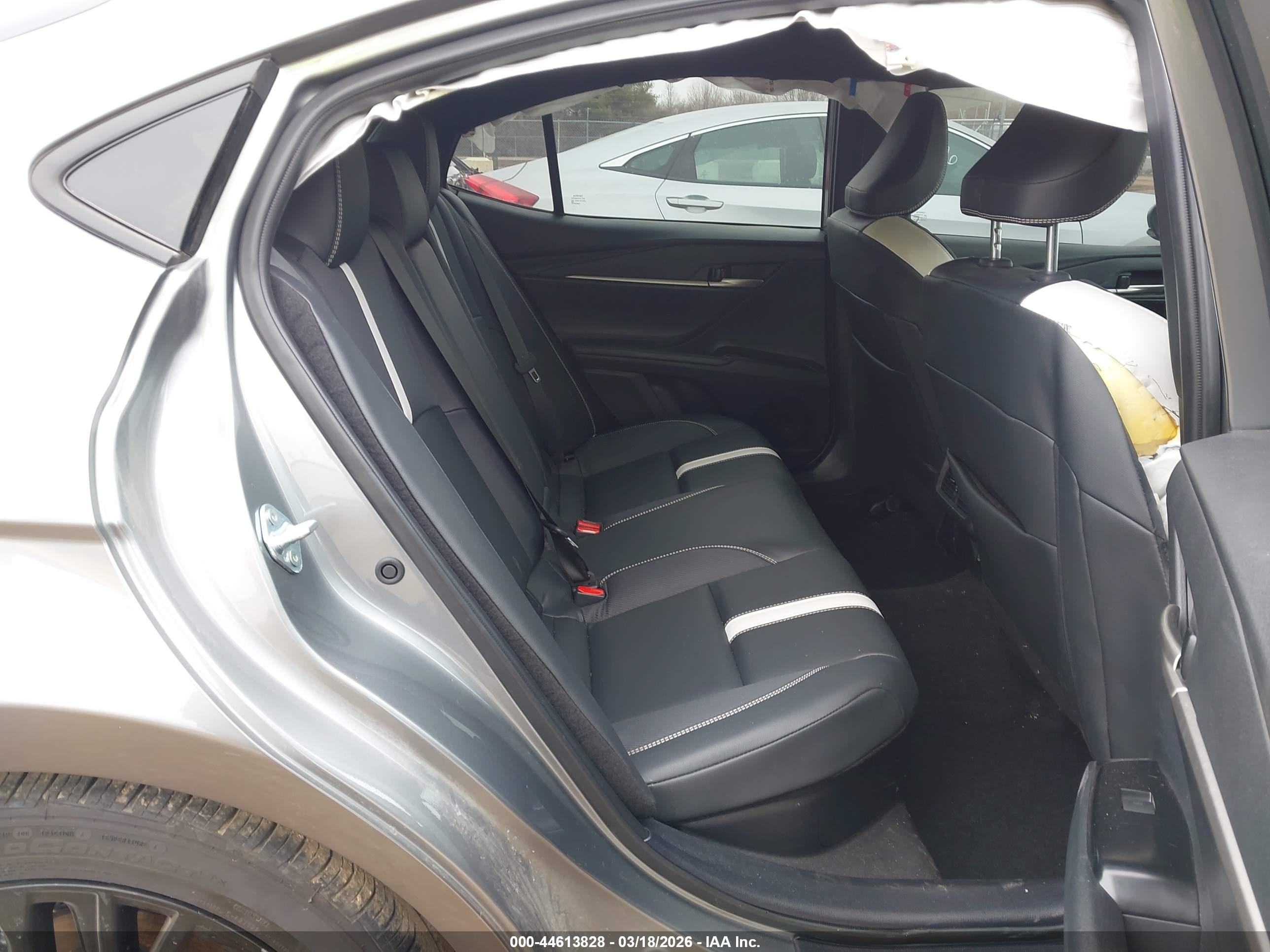 TOYOTA CAMRY image 8