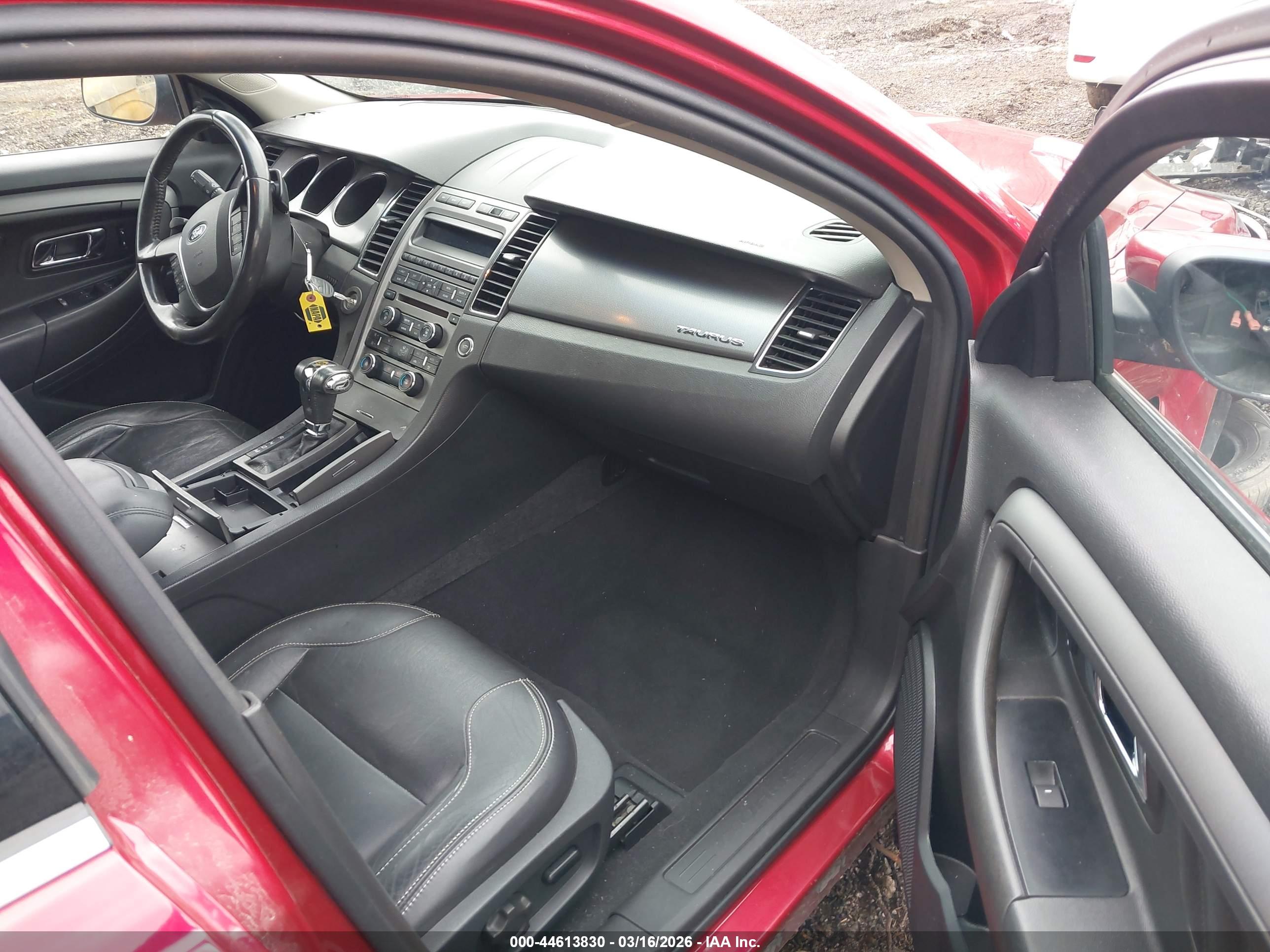 FORD TAURUS image 5