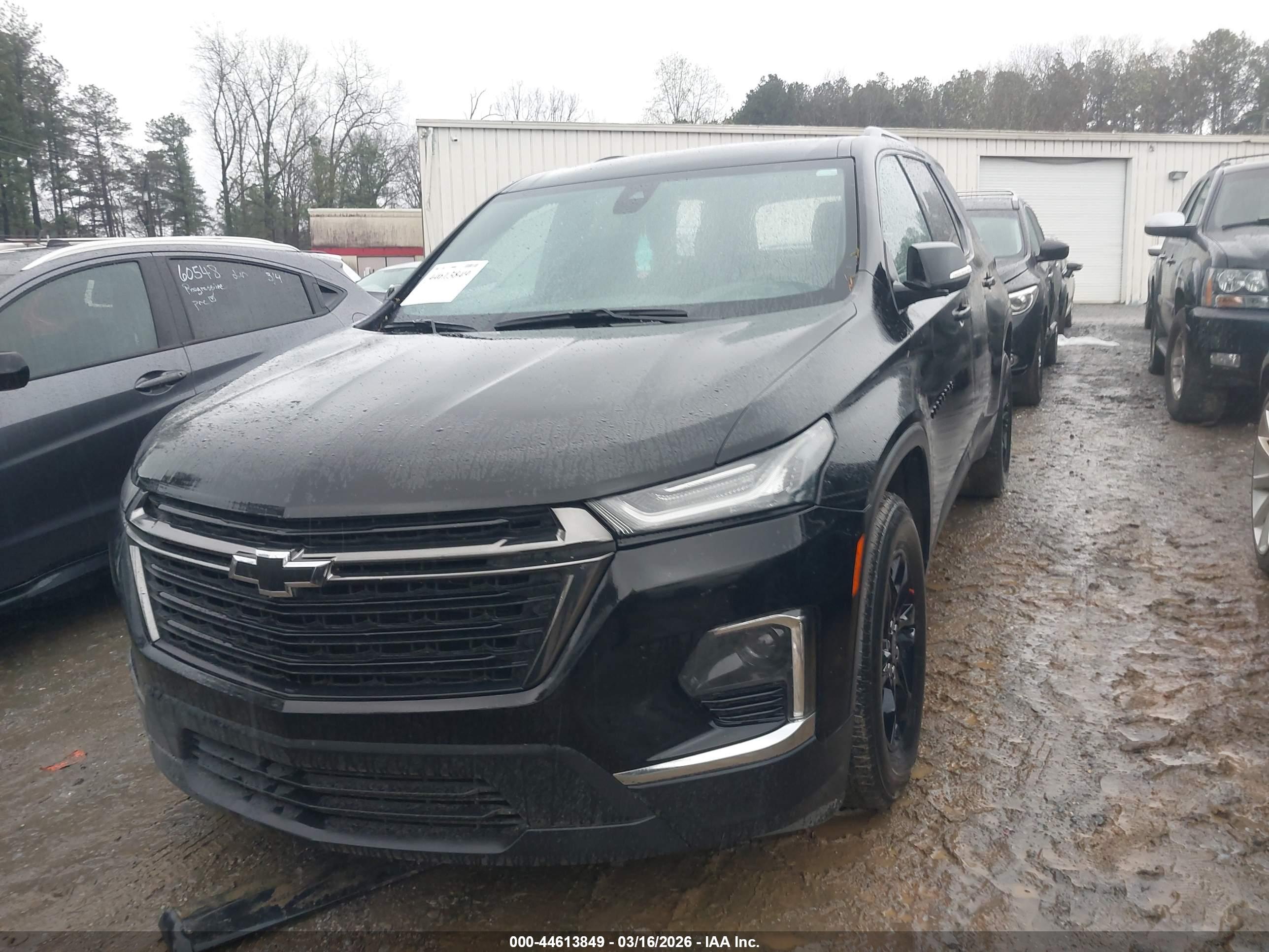 CHEVROLET TRAVERSE image 2