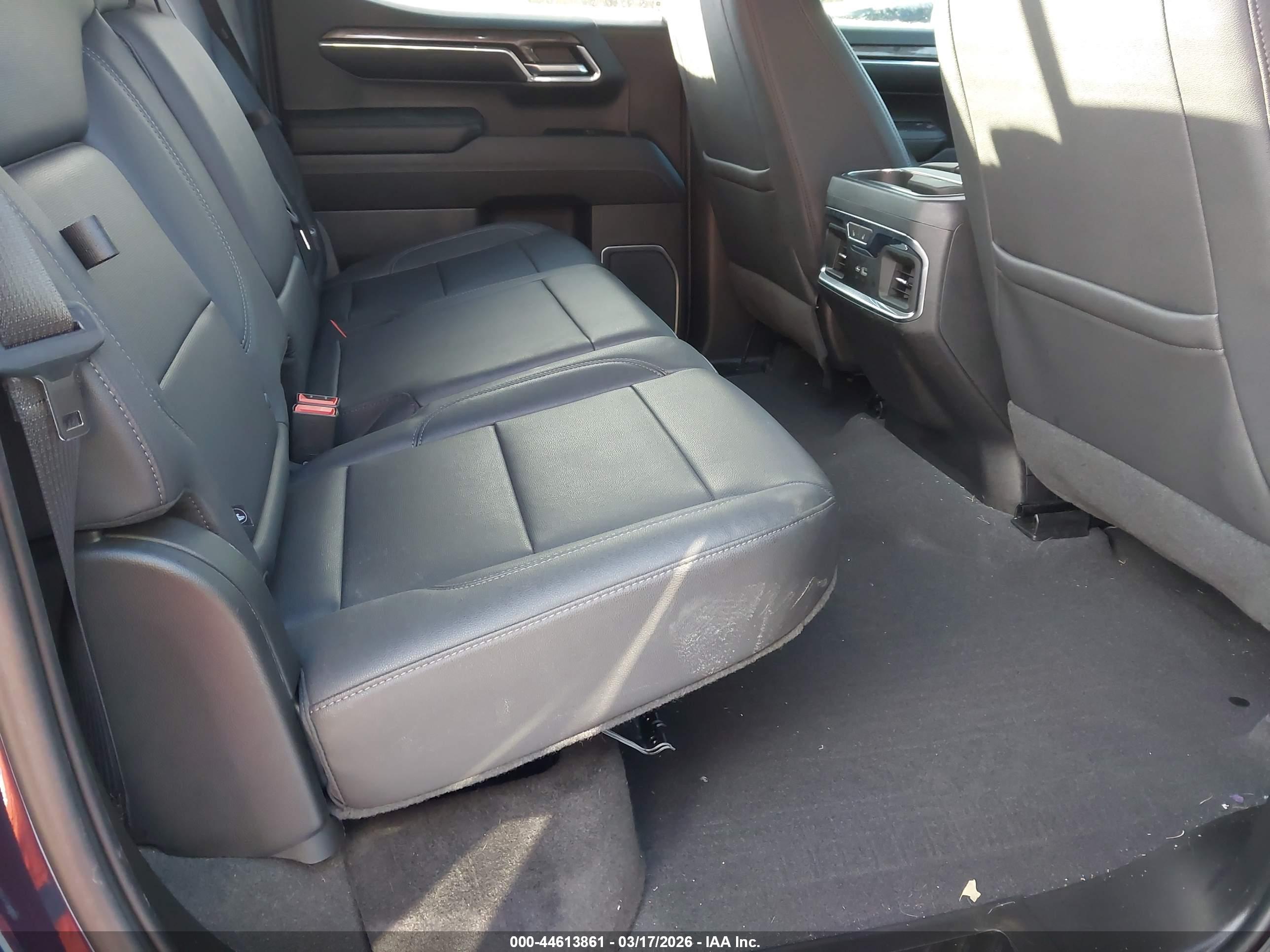 CHEVROLET SILVERADO image 8