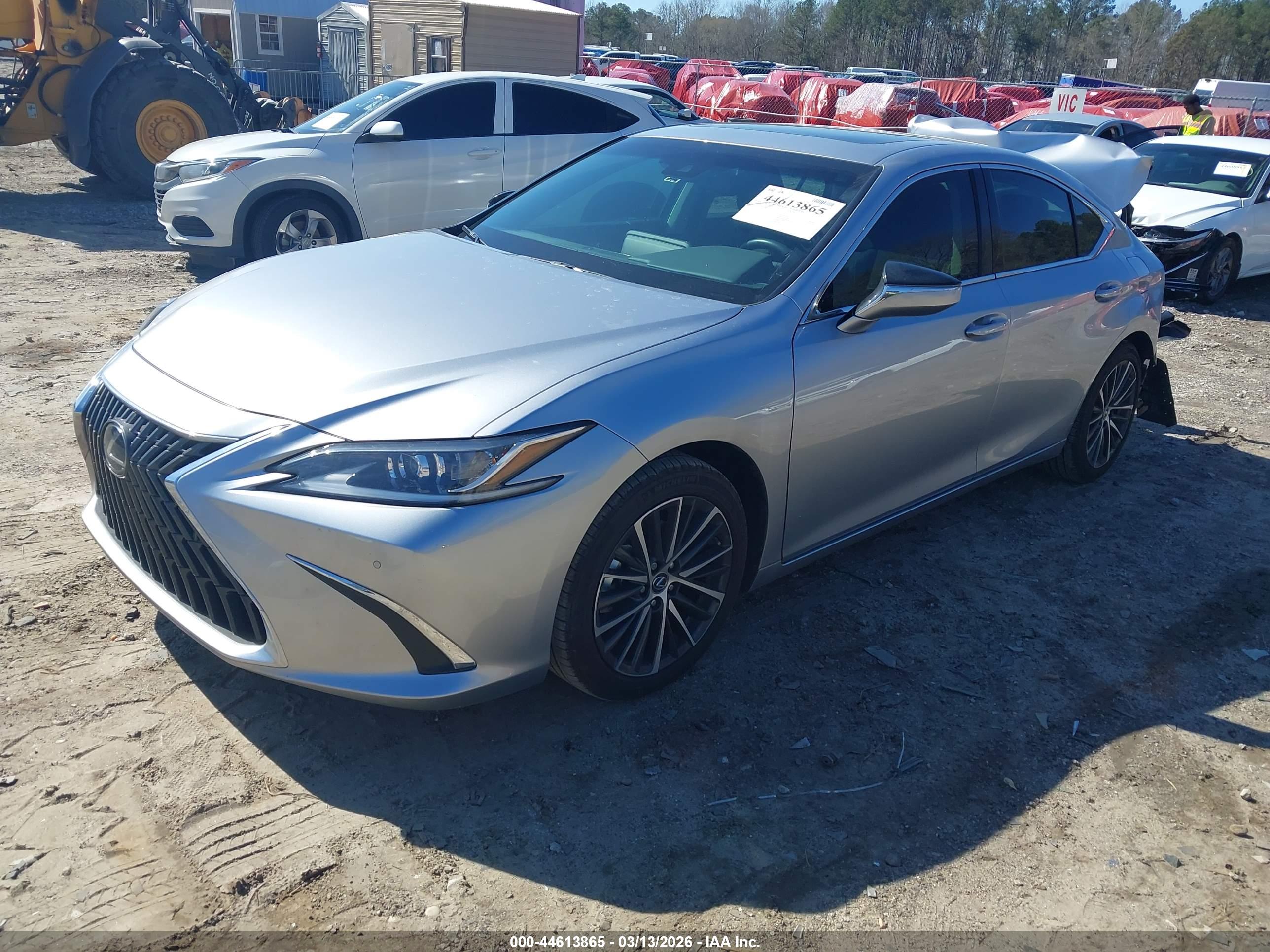 LEXUS ES image 2