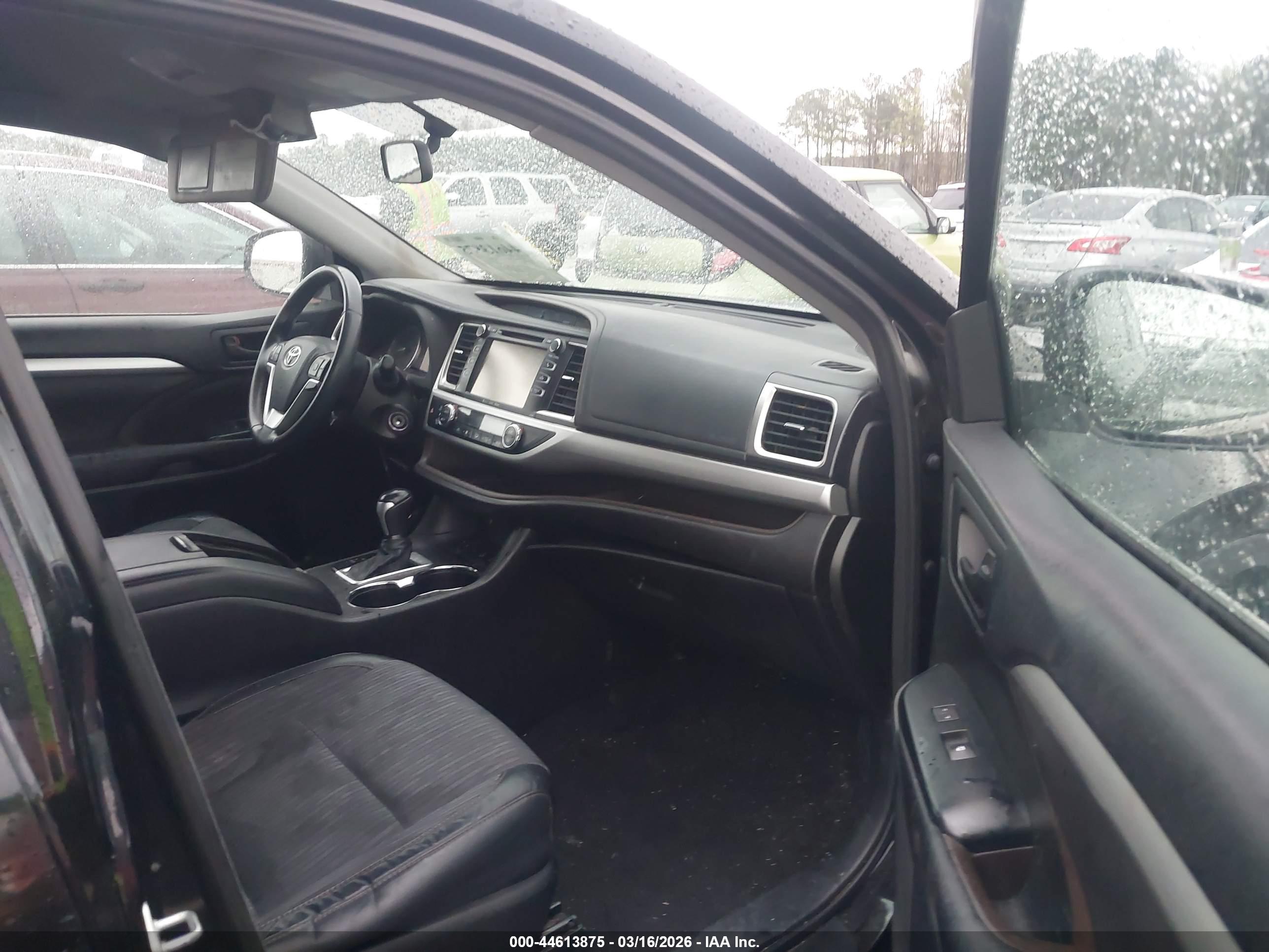 TOYOTA HIGHLANDER image 5