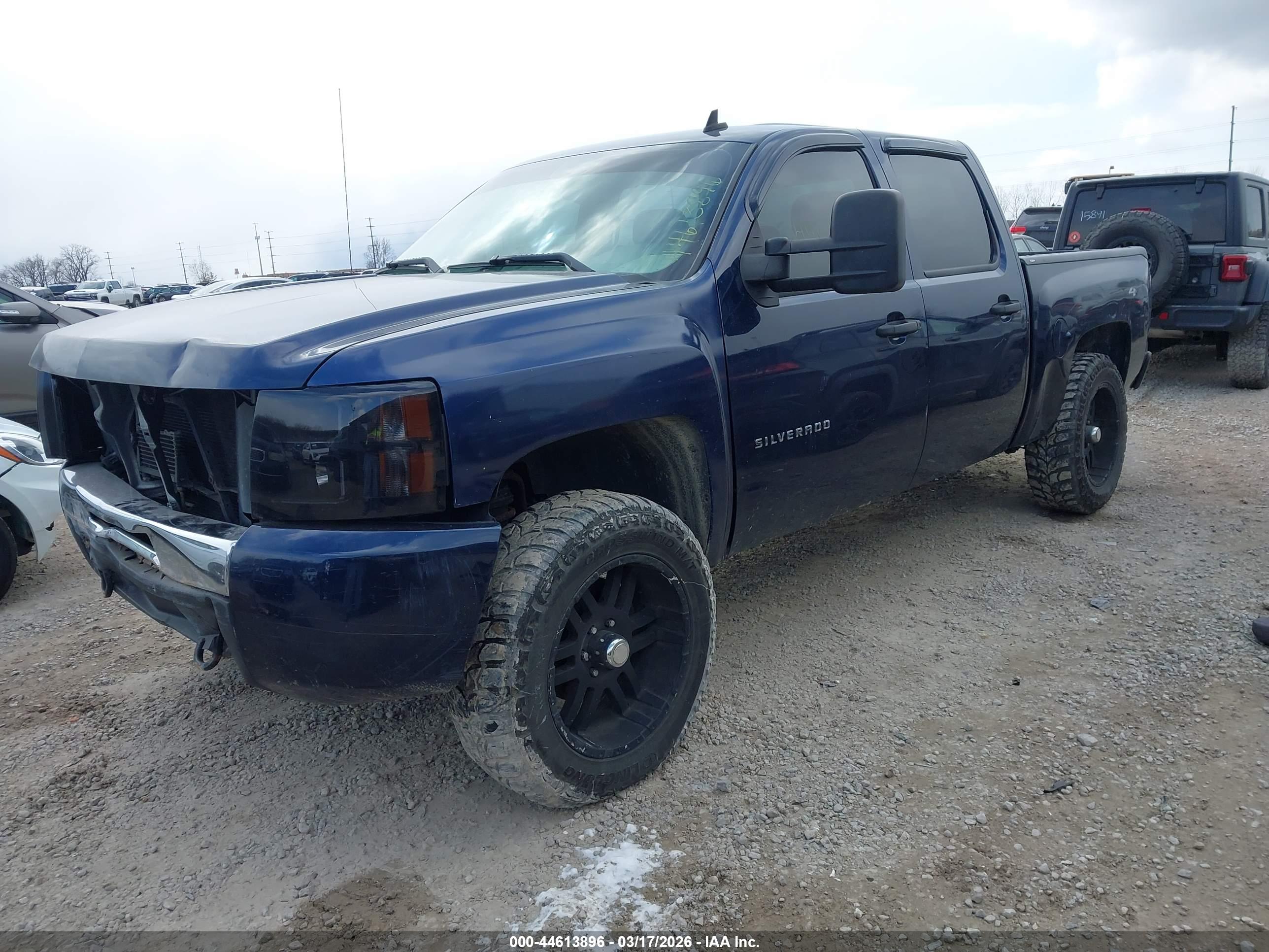 CHEVROLET SILVERADO image 2
