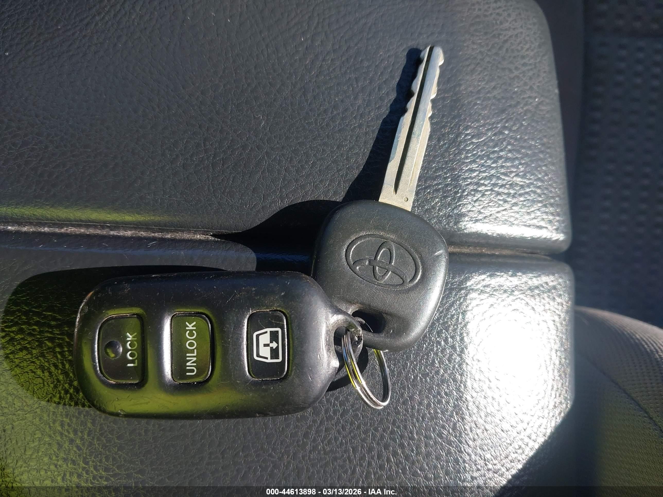 TOYOTA 4RUNNER image 11