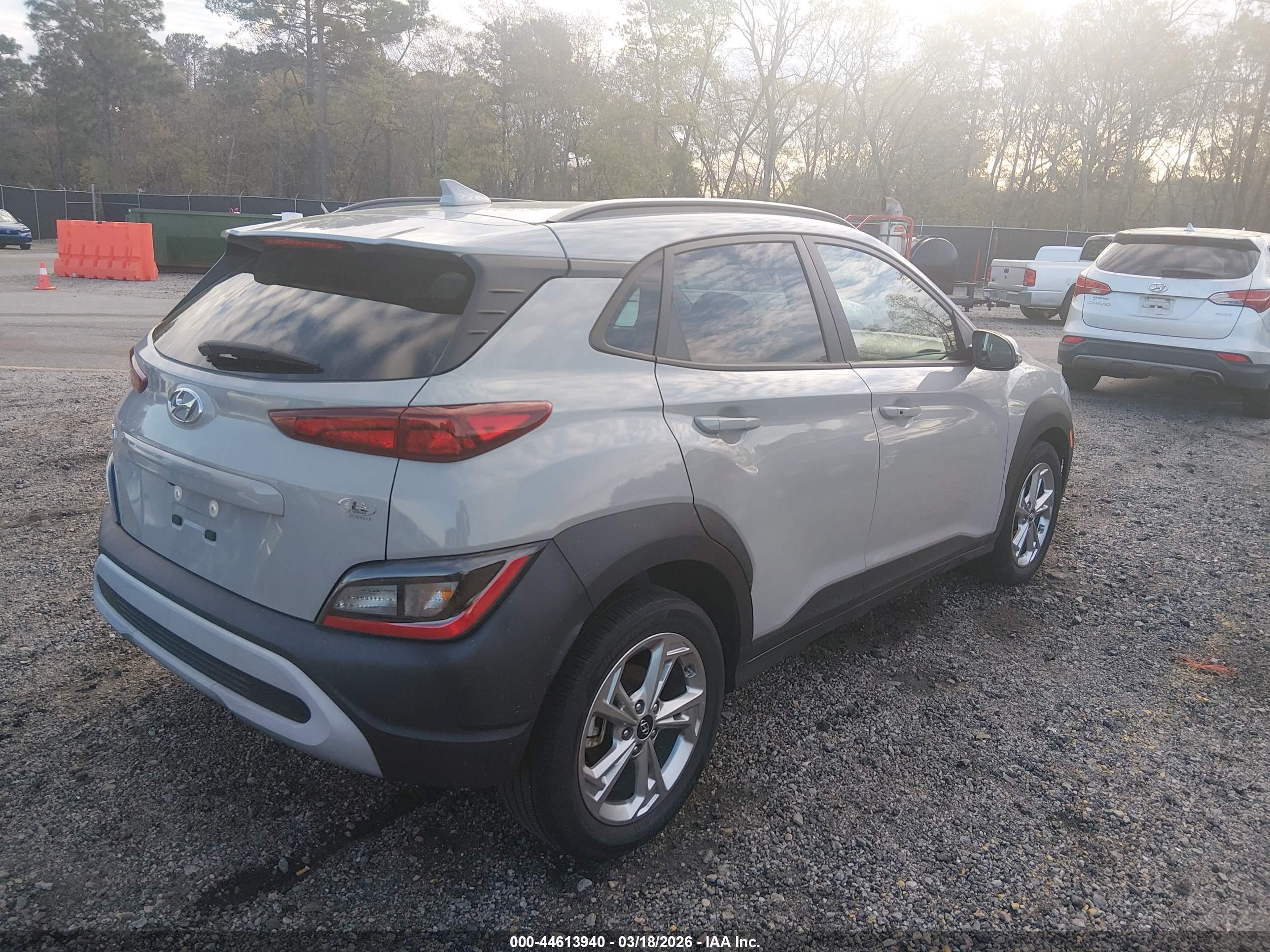 HYUNDAI KONA image 4
