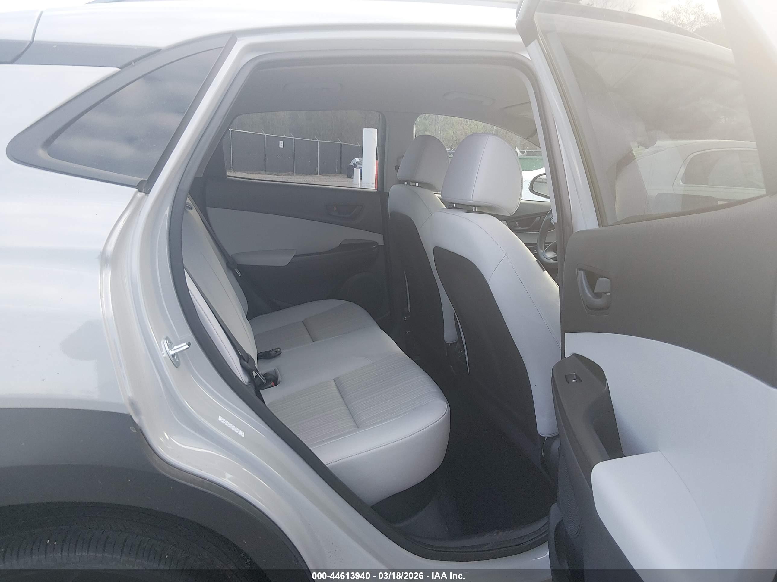 HYUNDAI KONA image 8