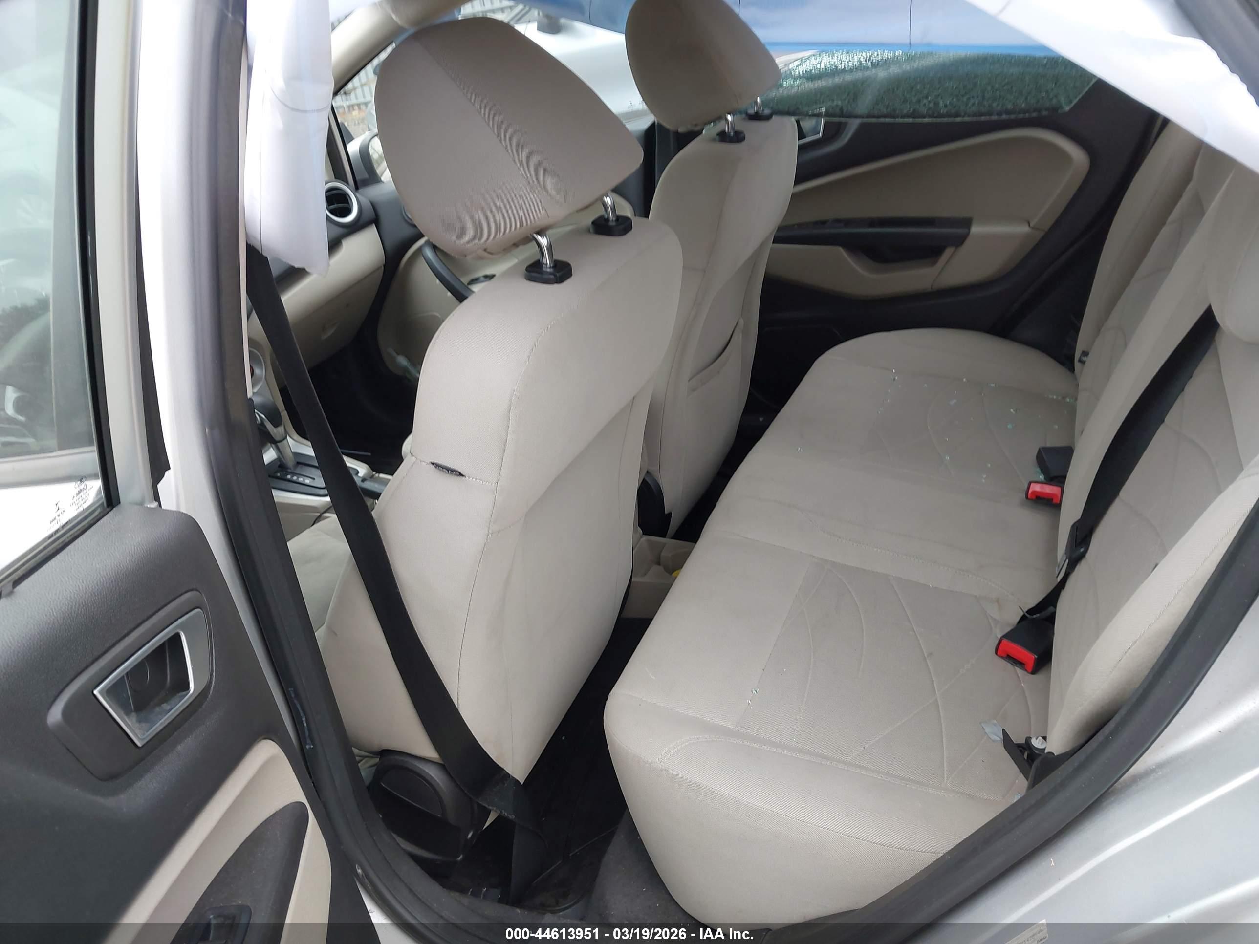 FORD FIESTA image 8