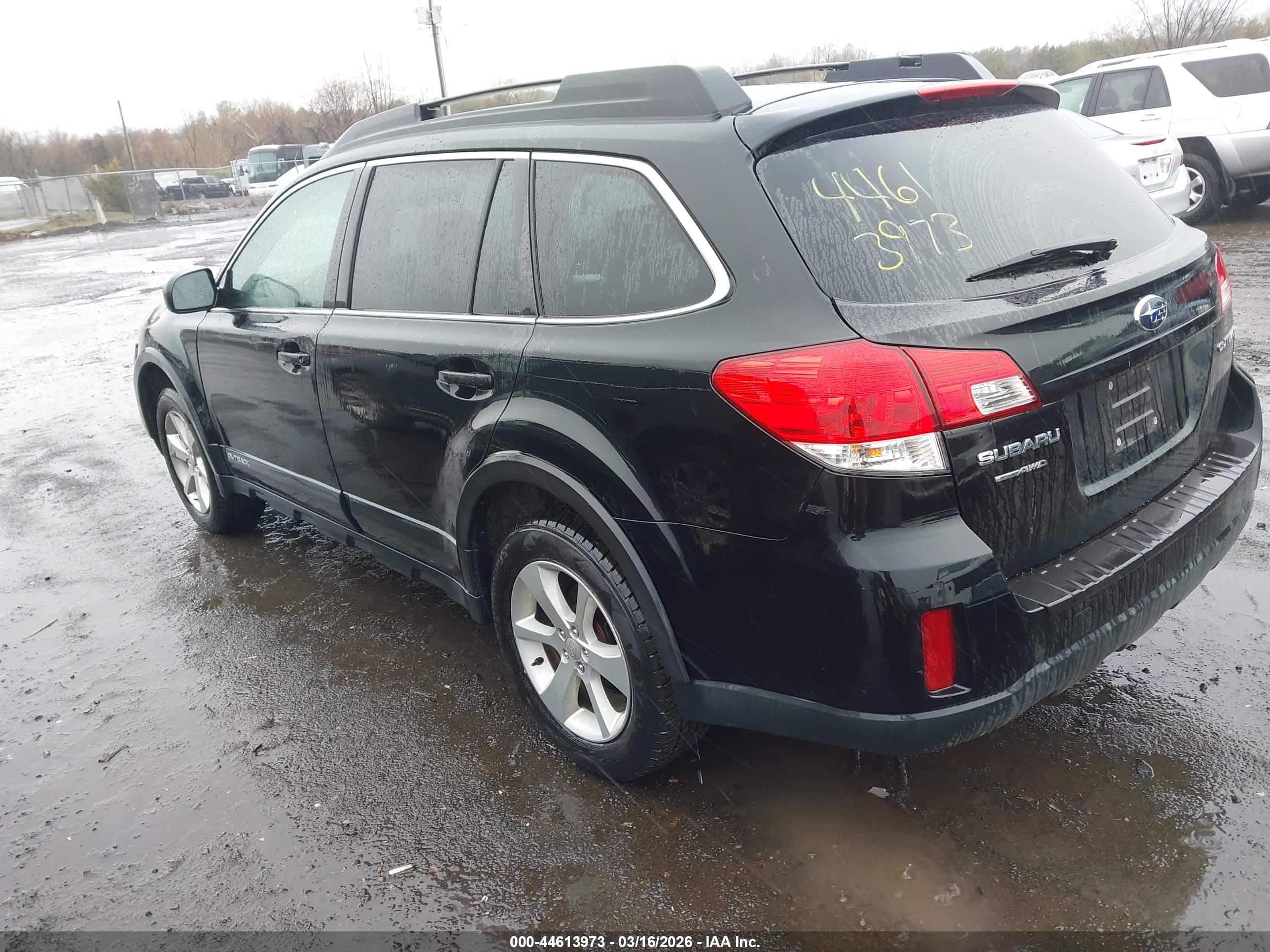 SUBARU OUTBACK image 3