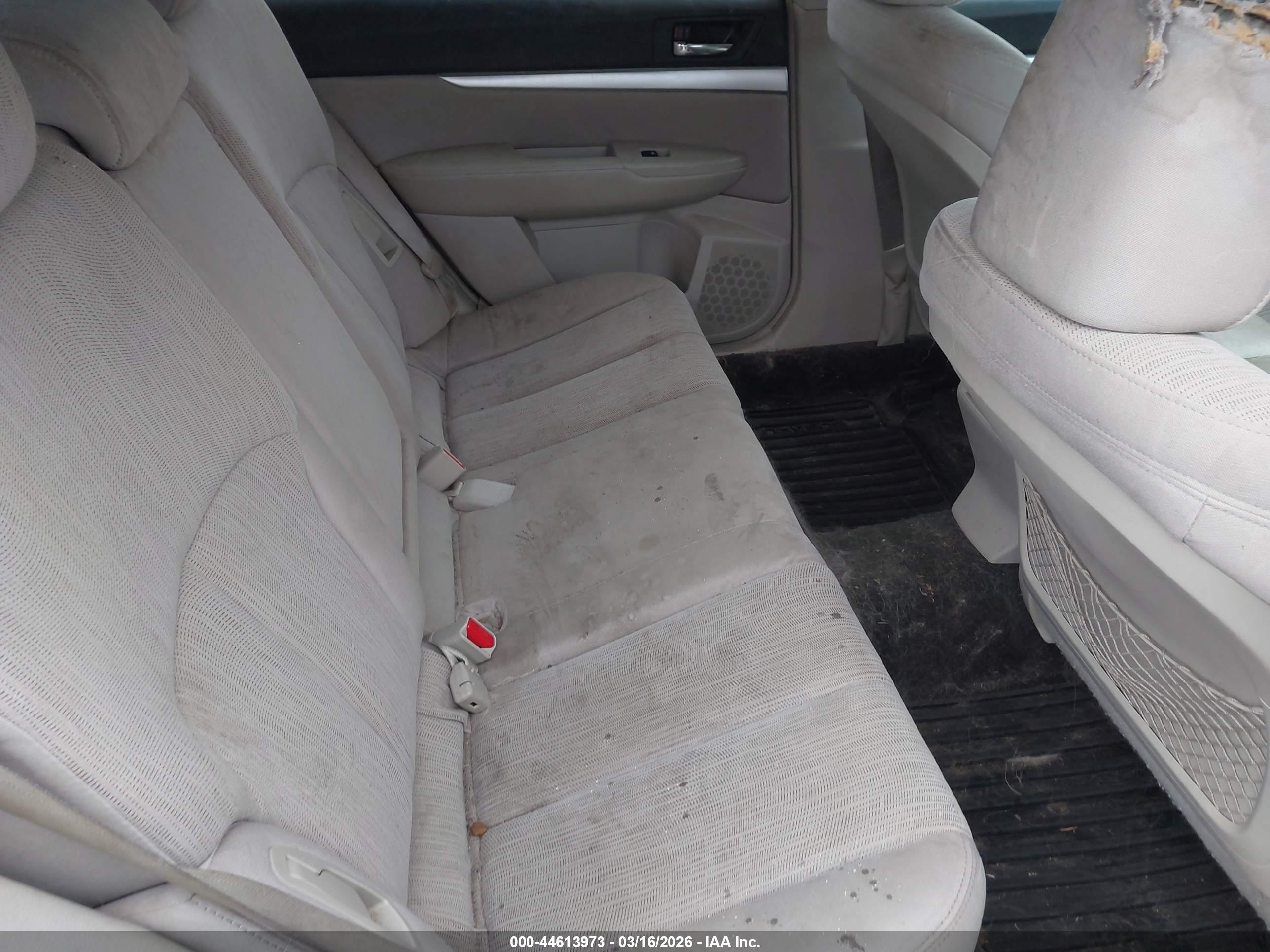 SUBARU OUTBACK image 8