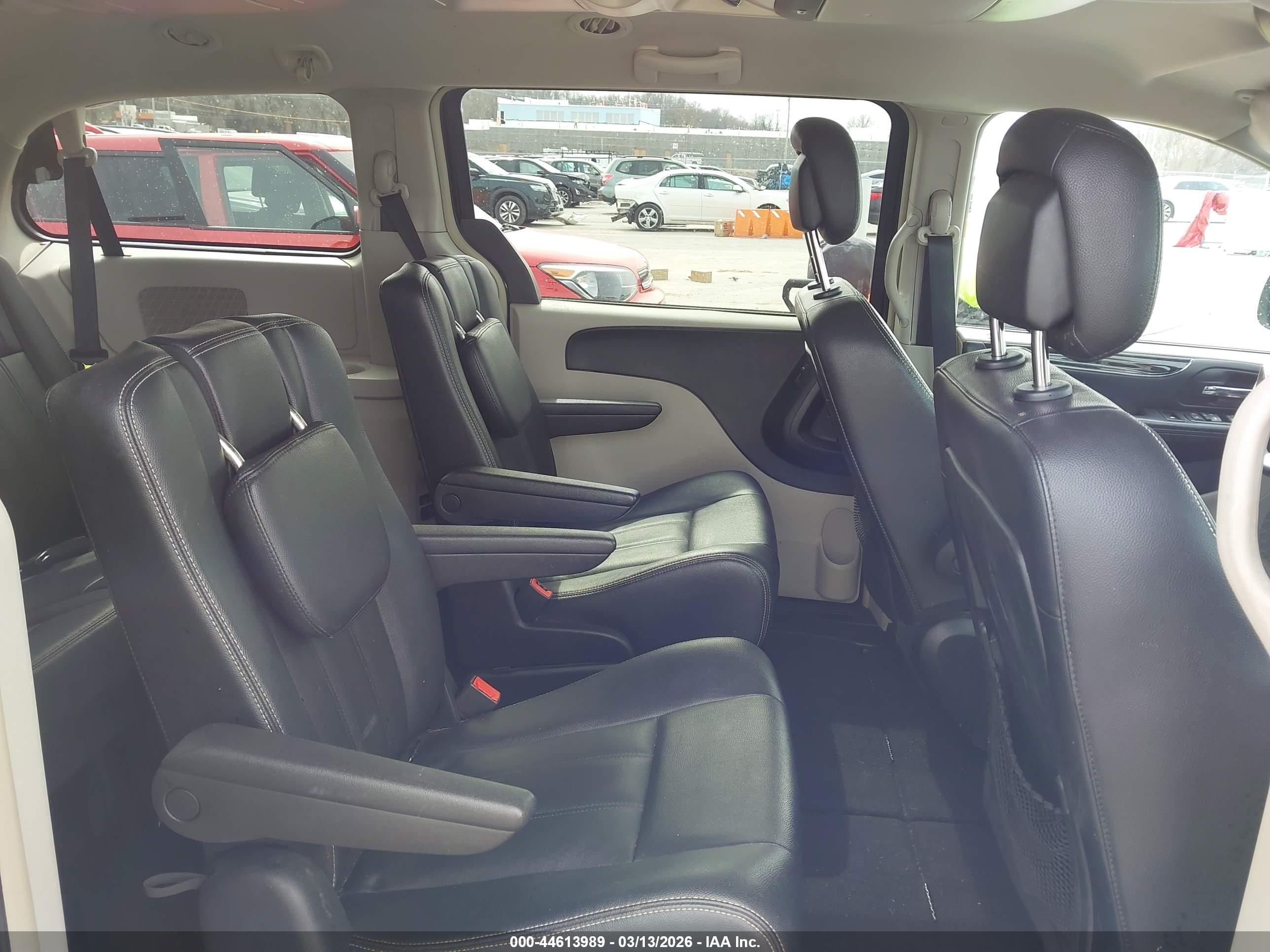 CHRYSLER TOWN image 8