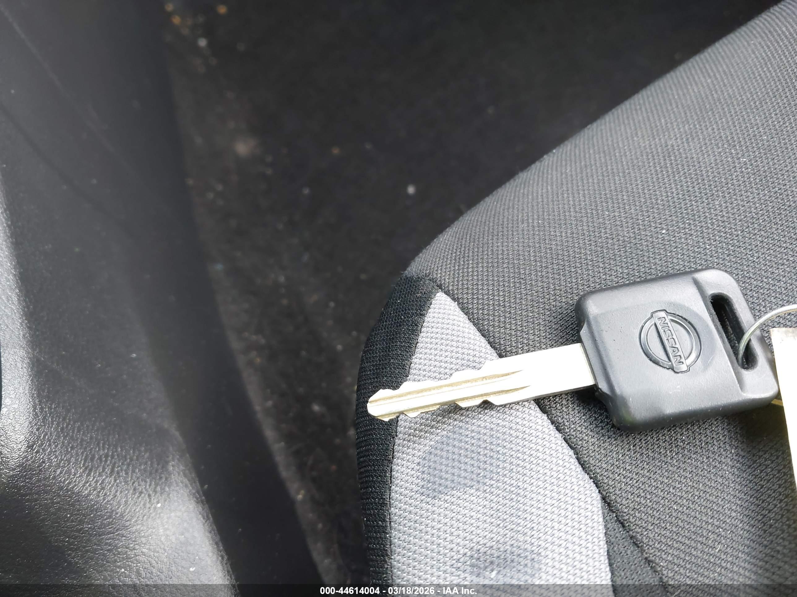 NISSAN VERSA image 11