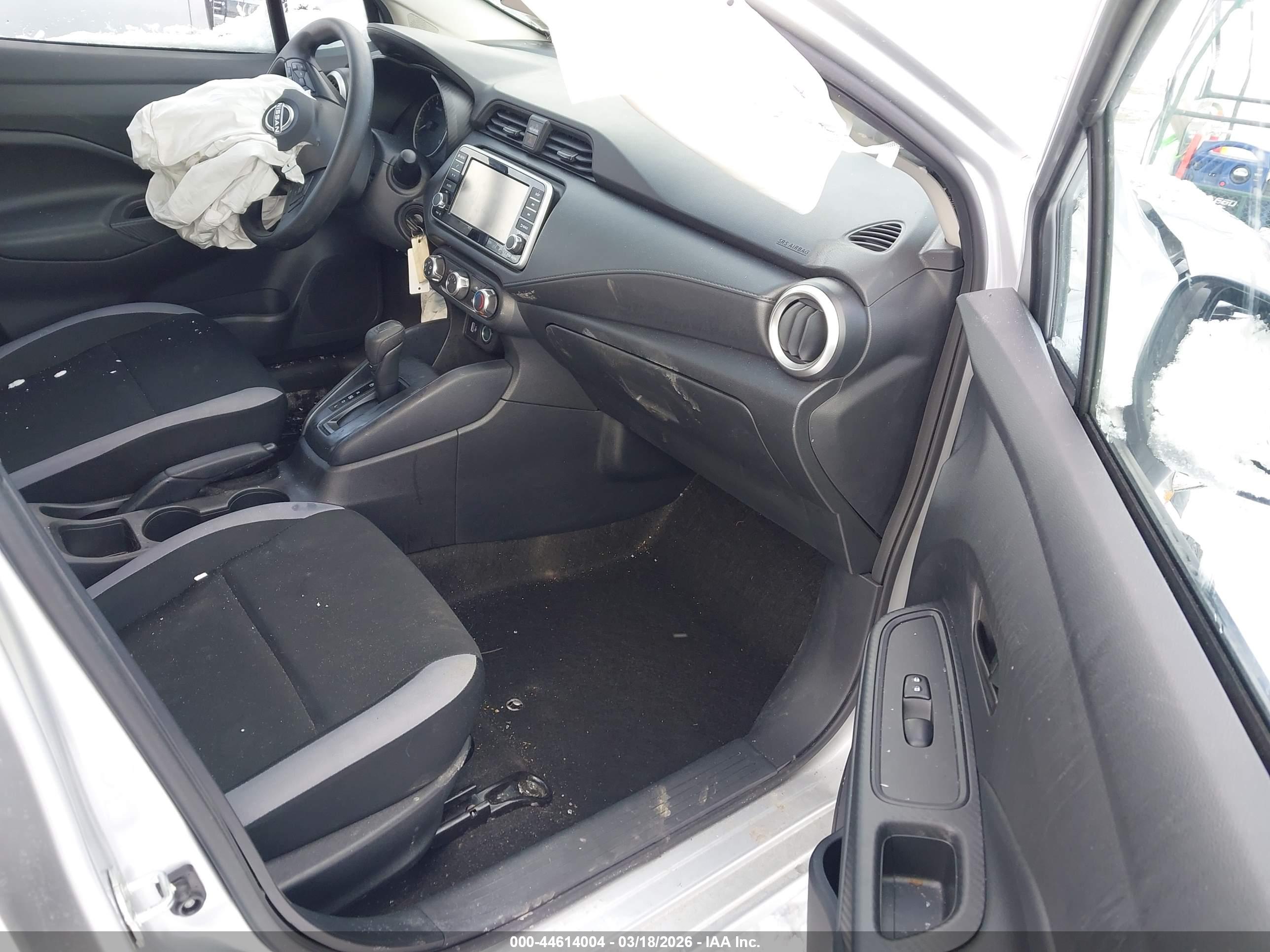 NISSAN VERSA image 5