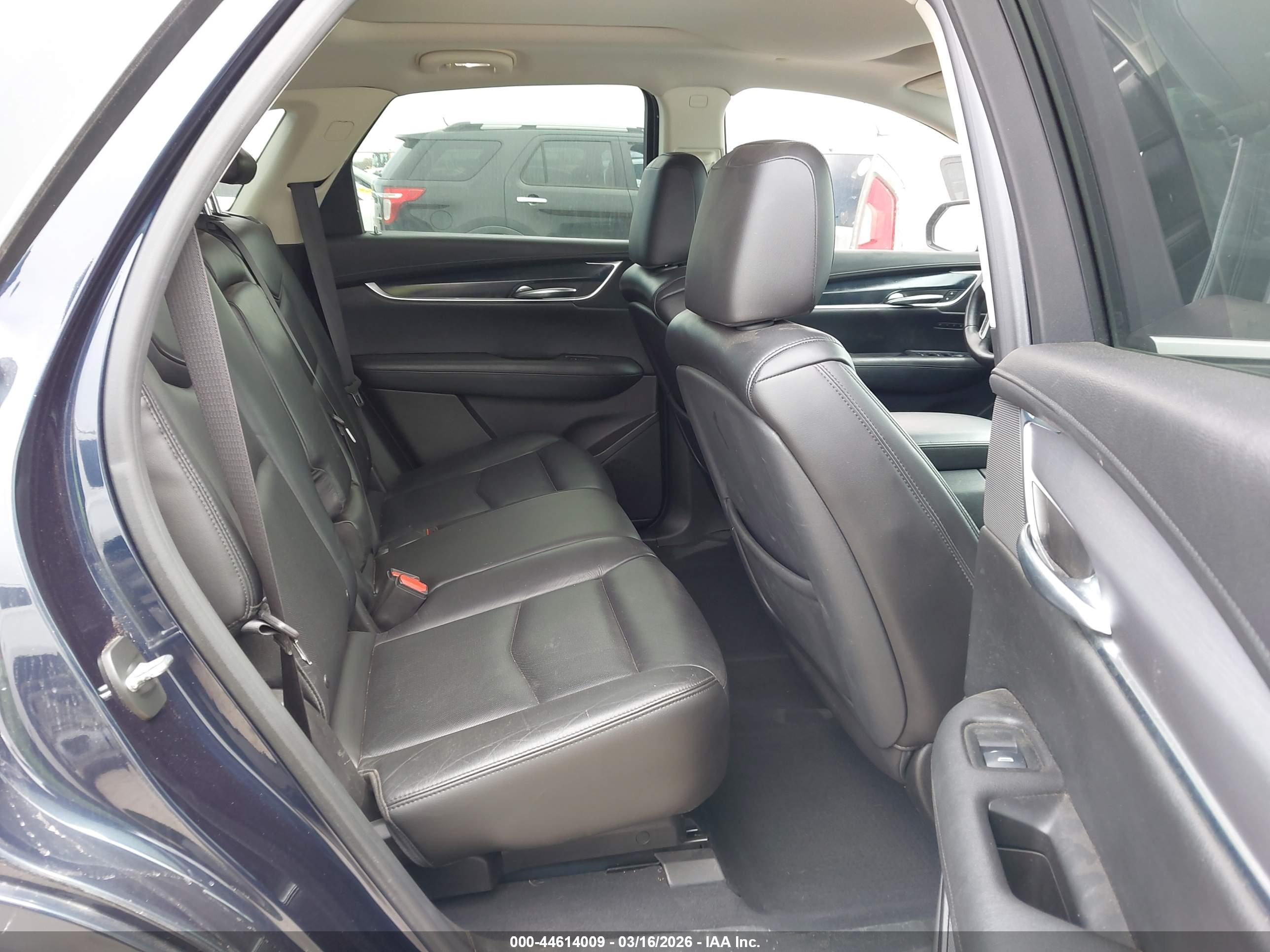 CADILLAC XT5 image 8