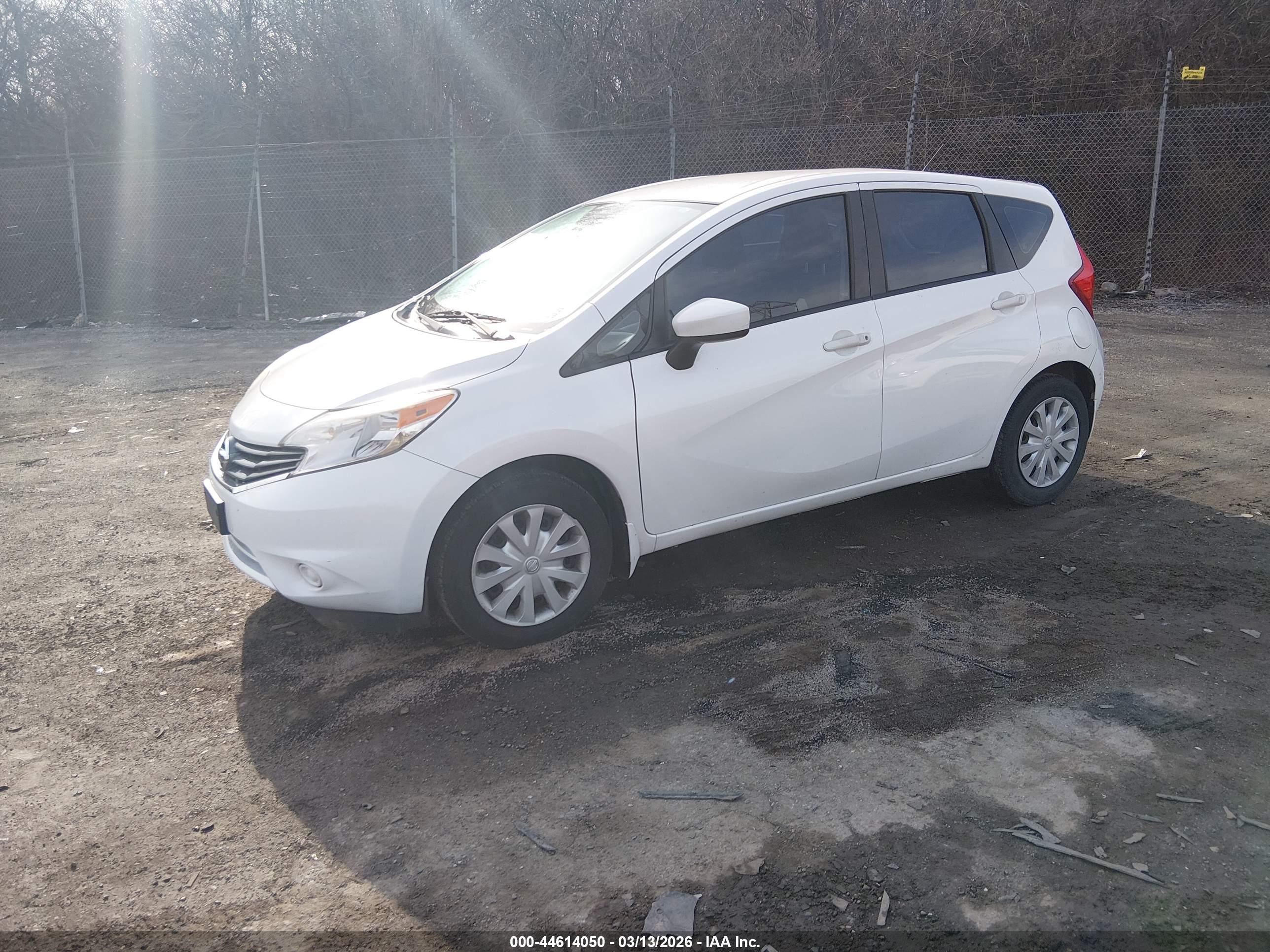 NISSAN VERSA image 2
