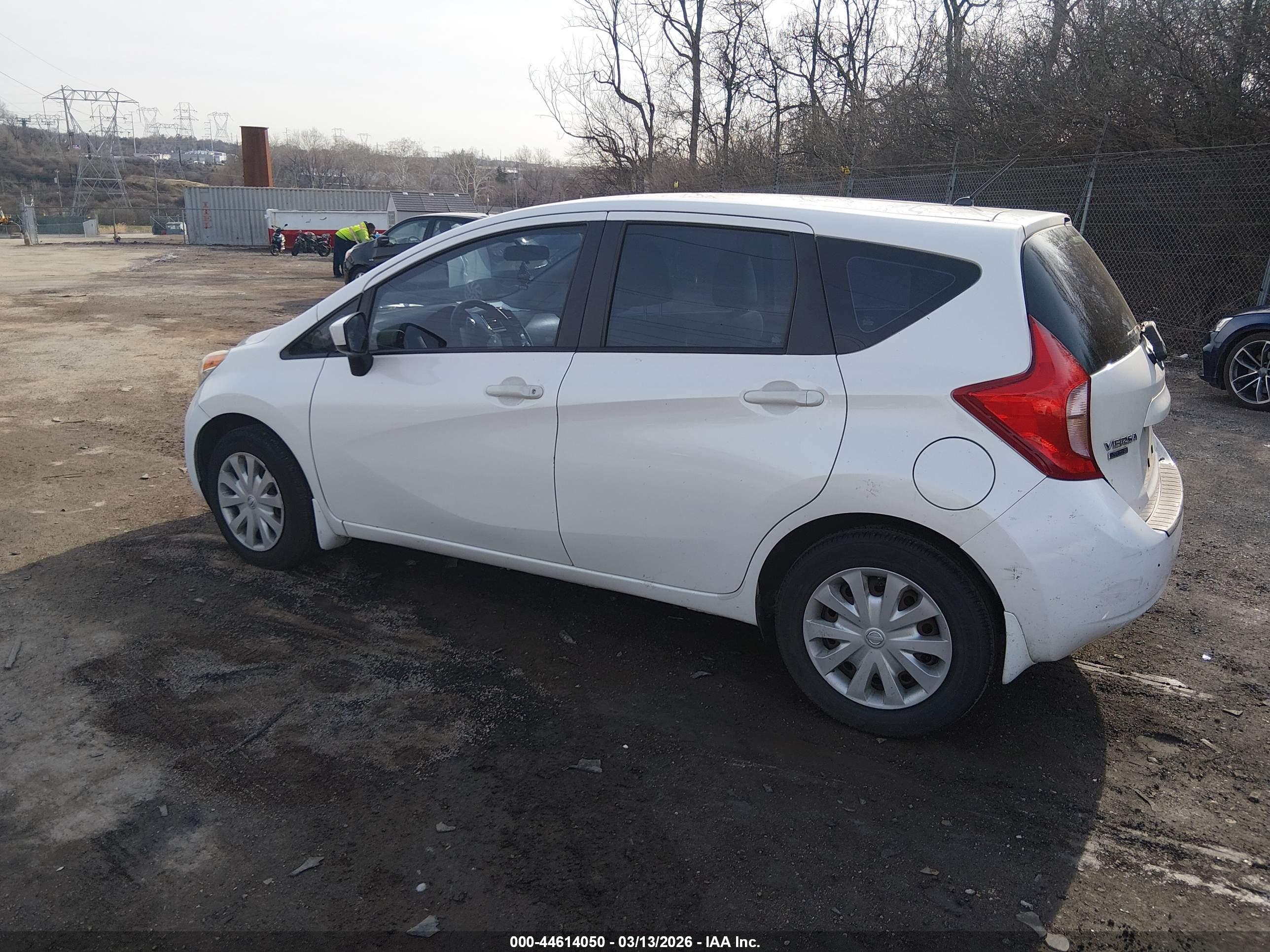 NISSAN VERSA image 3