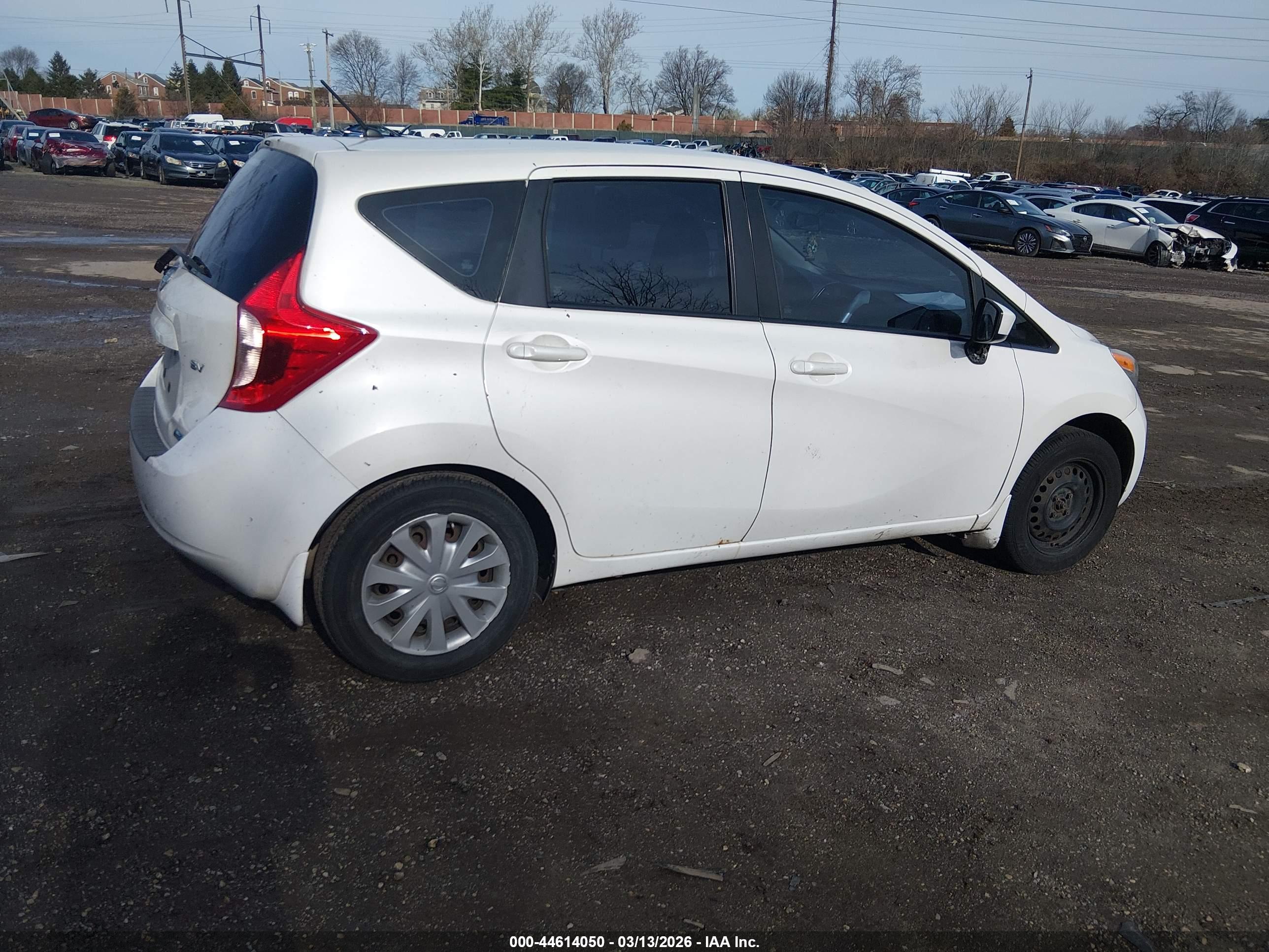 NISSAN VERSA image 4