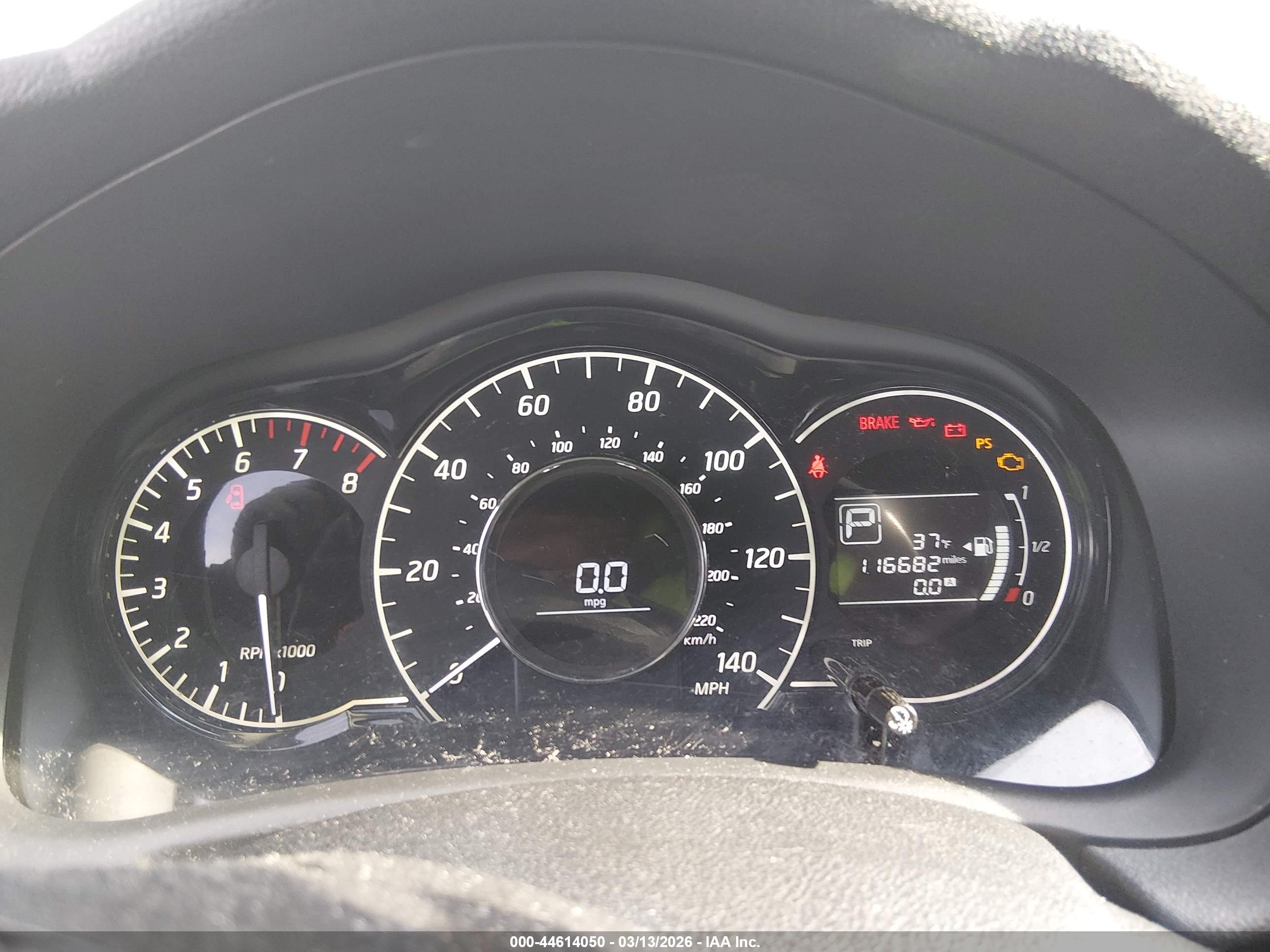 NISSAN VERSA image 7