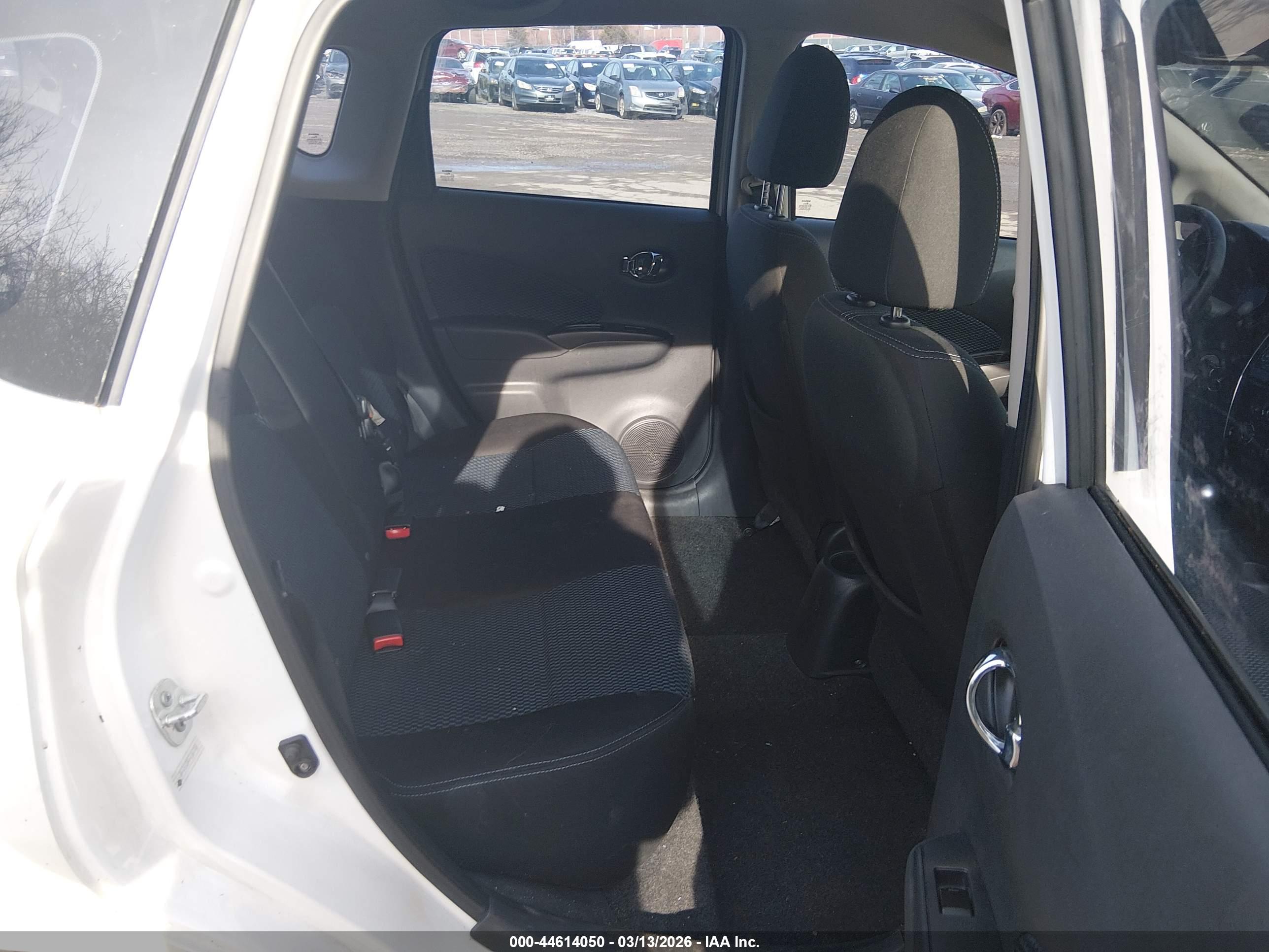 NISSAN VERSA image 8