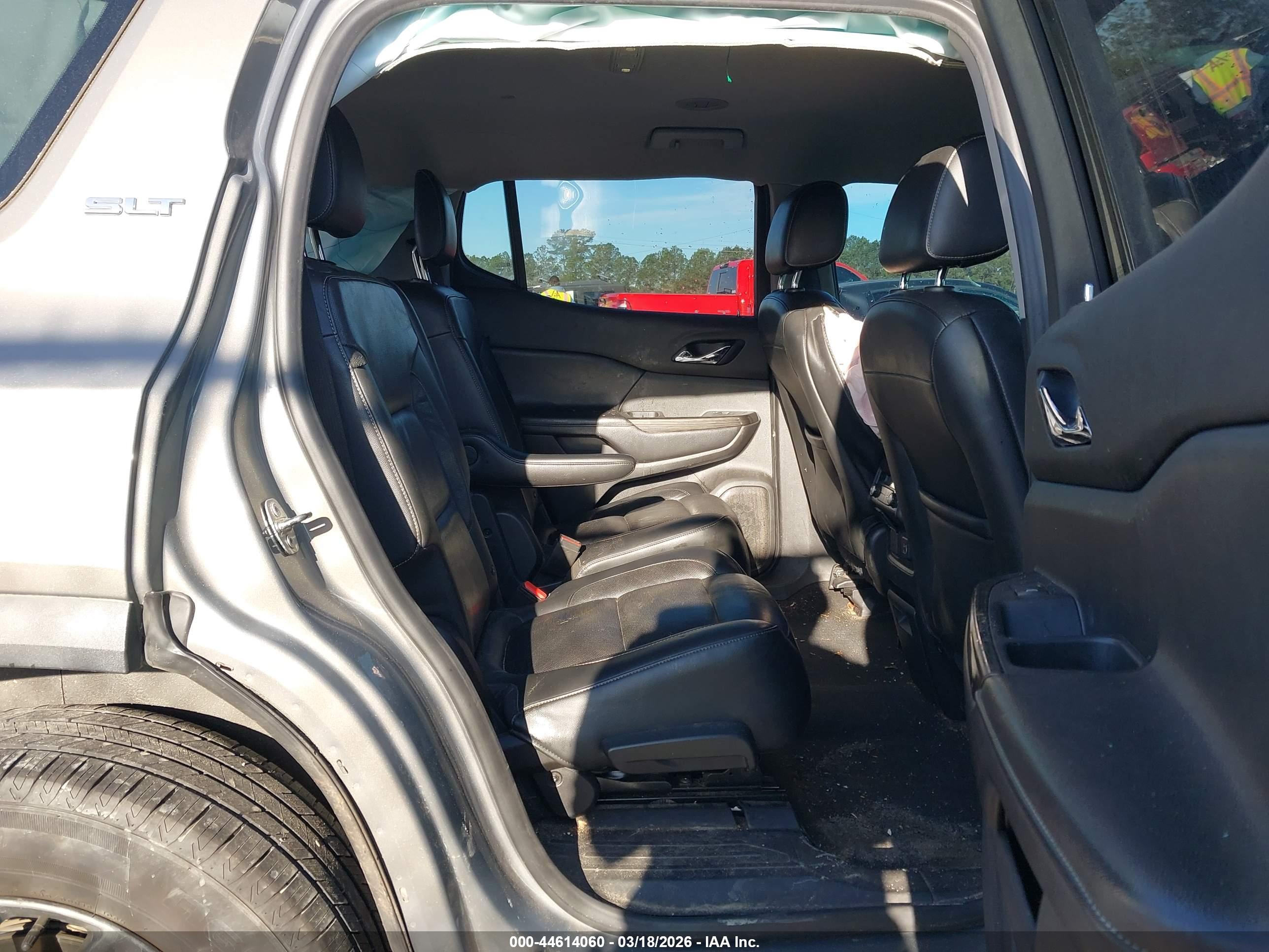 GMC ACADIA image 8