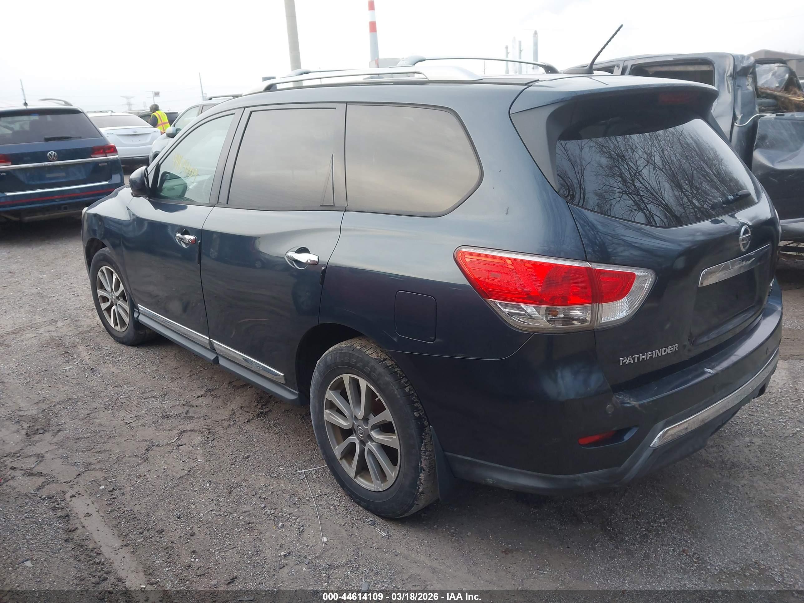 NISSAN PATHFINDER image 3