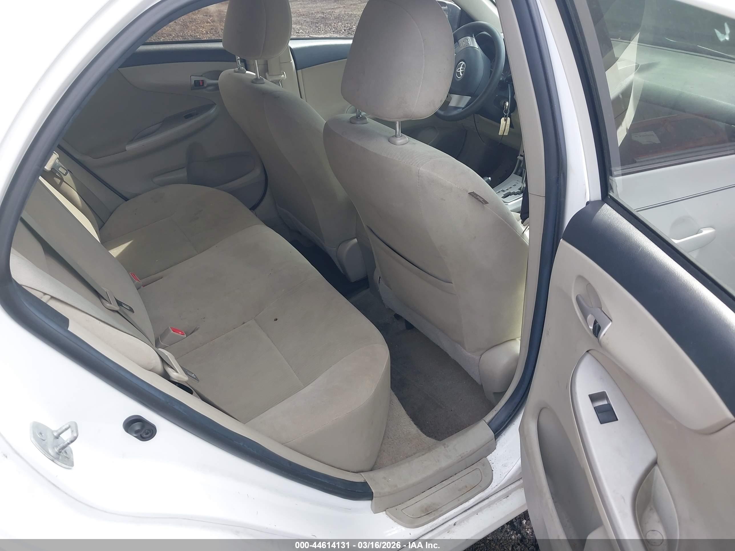 TOYOTA COROLLA image 8