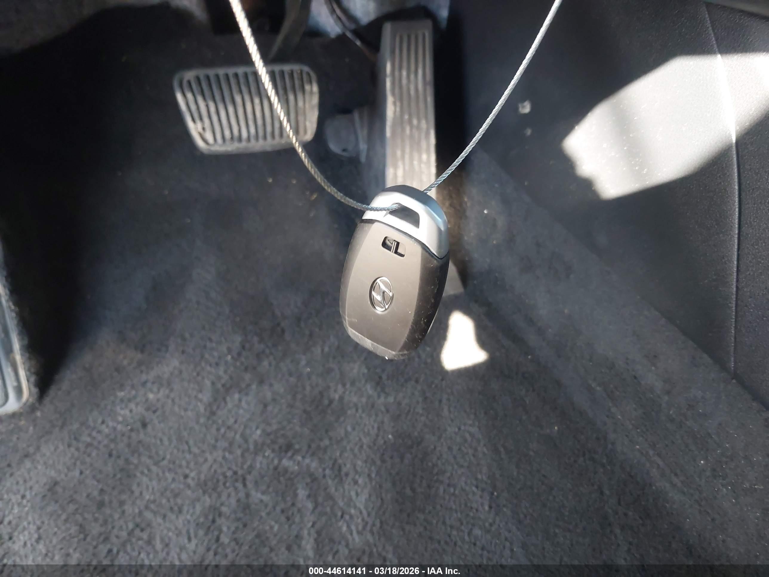 HYUNDAI SANTA image 11