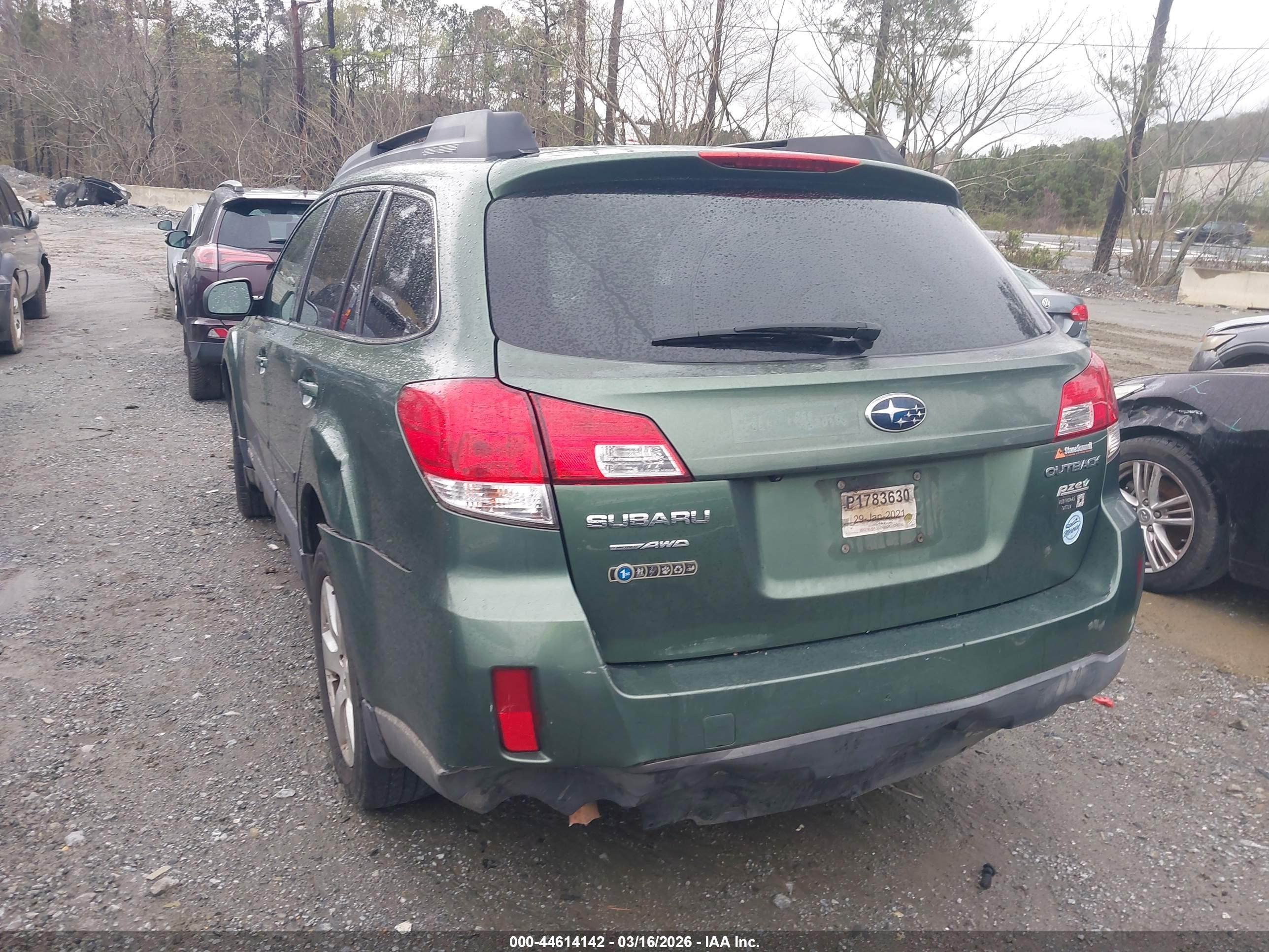 SUBARU OUTBACK image 3